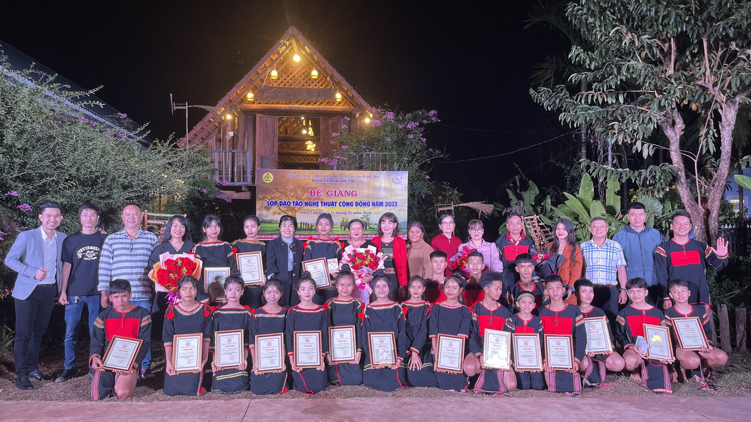 Đoàn Ca múa dân tộc Đắk Lắk bế mạc lớp đào tạo nghệ thuật cộng đồng