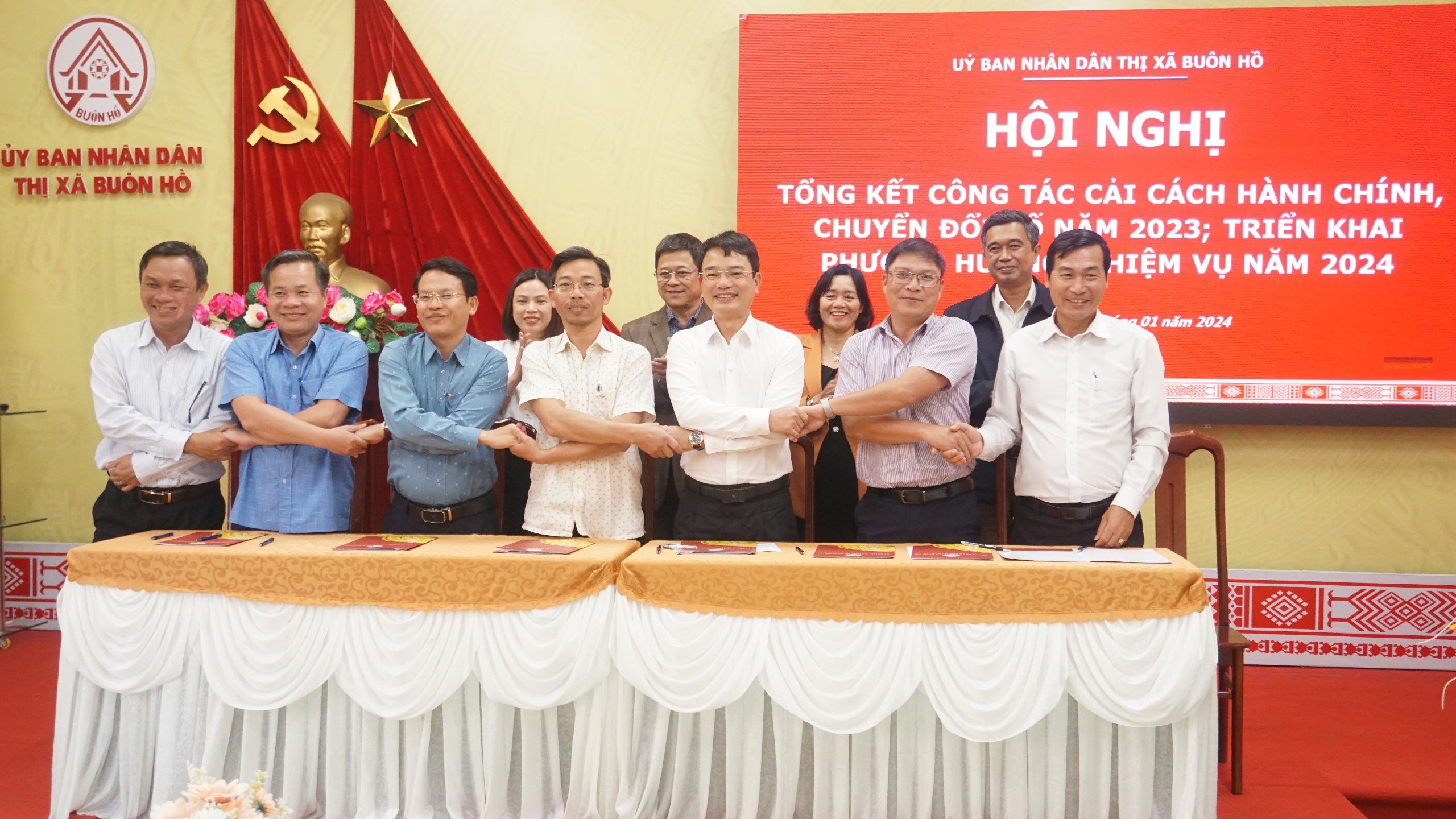 UBND Thị xã Buôn Hồ triển khai nhiệm vụ cải cách hành chính và chuyển đổi số năm 2024