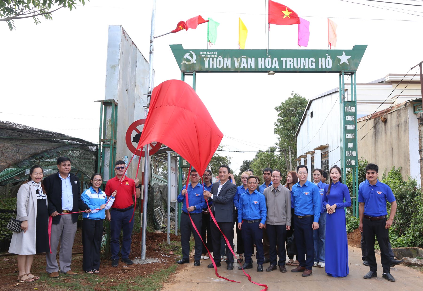 Khánh thành công trình “Thắp sáng đường quê” tại huyện Krông Năng