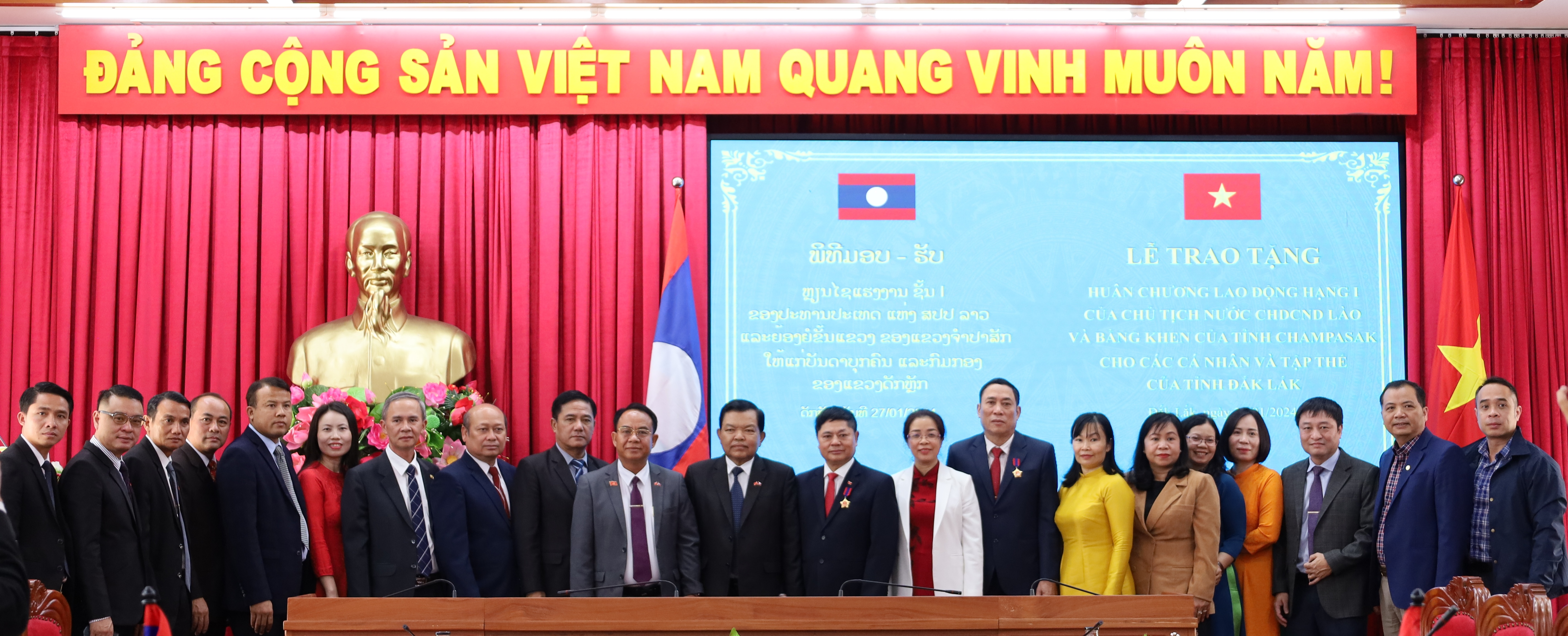 Đoàn đại biểu cấp cao tỉnh Champasak – Nước Cộng hòa Dân chủ nhân dân Lào thăm, chúc Tết Thường trực Tỉnh ủy