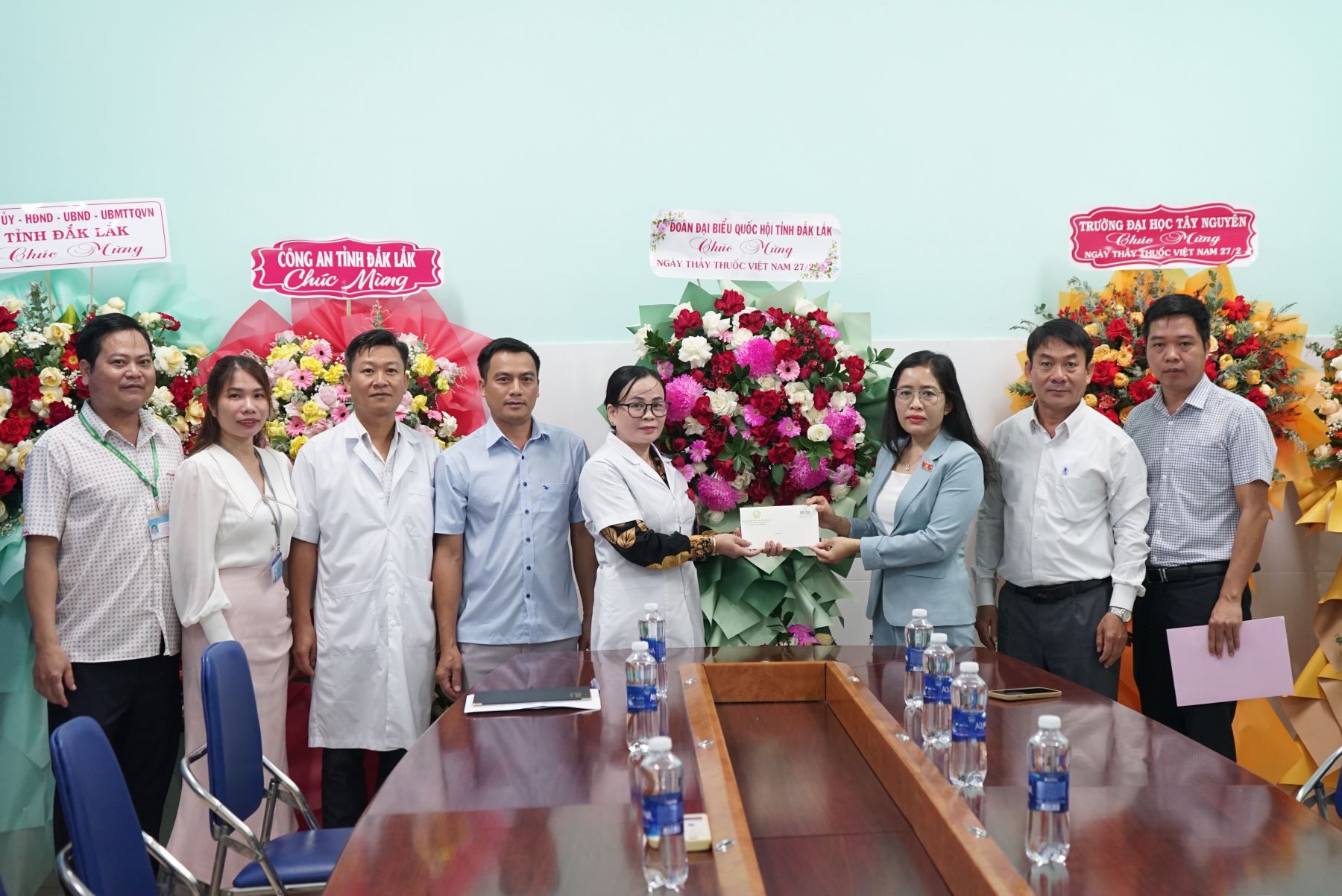 Đoàn Đại biểu Quốc hội tỉnh thăm, chúc mừng các cơ sở y tế nhân Ngày Thầy thuốc Việt Nam 27/2