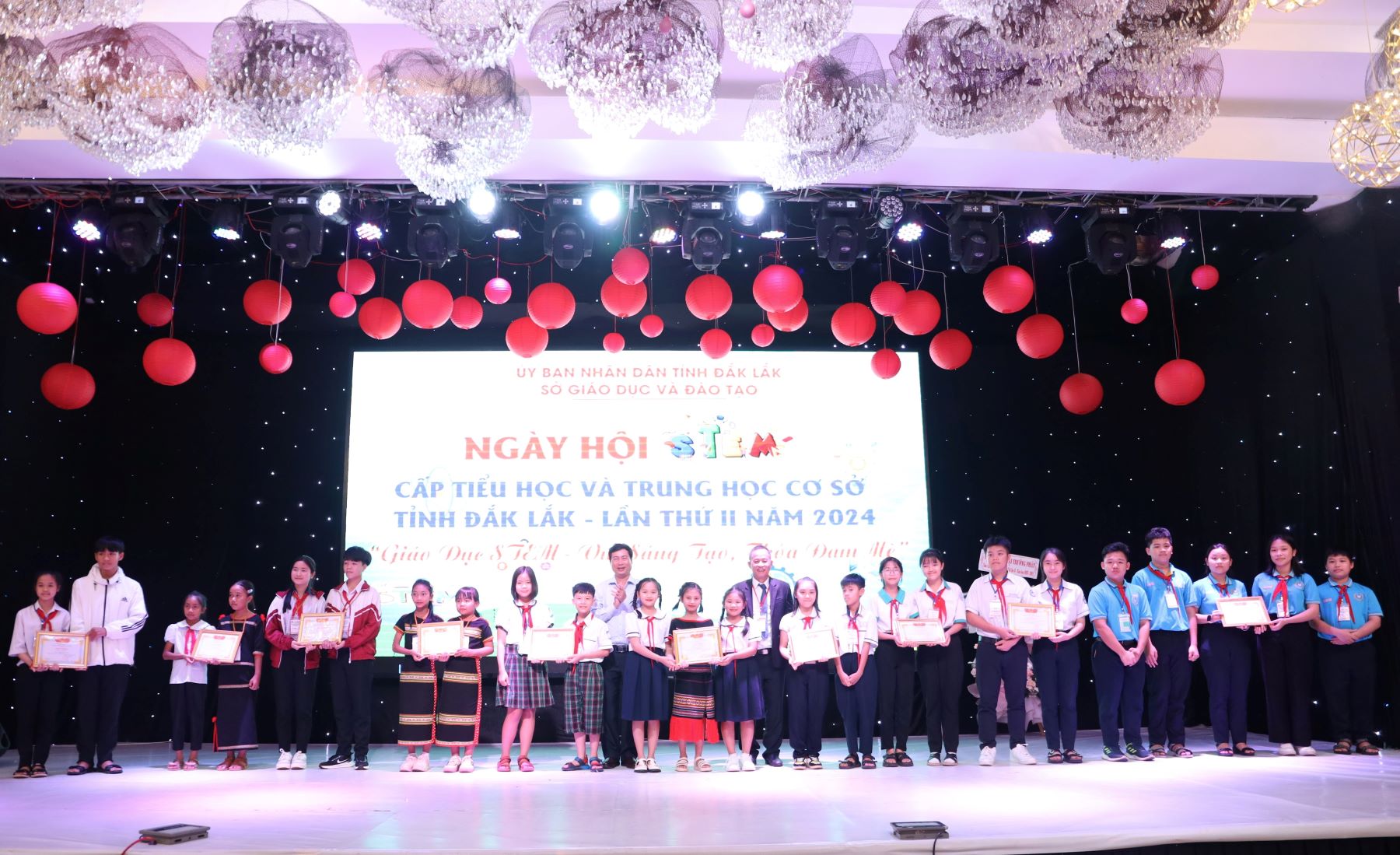 Trao giải Ngày hội STEM cấp tiểu học và THCS tỉnh Đắk Lắk lần thứ II - năm 2024