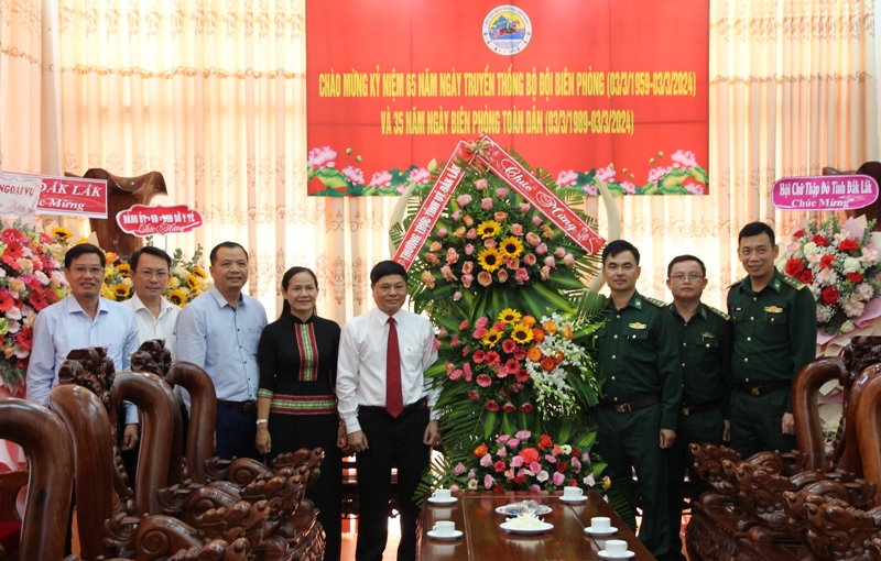 Thường trực Tỉnh ủy Đắk Lắk thăm, chúc mừng Bộ Chỉ huy Bộ đội Biên phòng tỉnh
