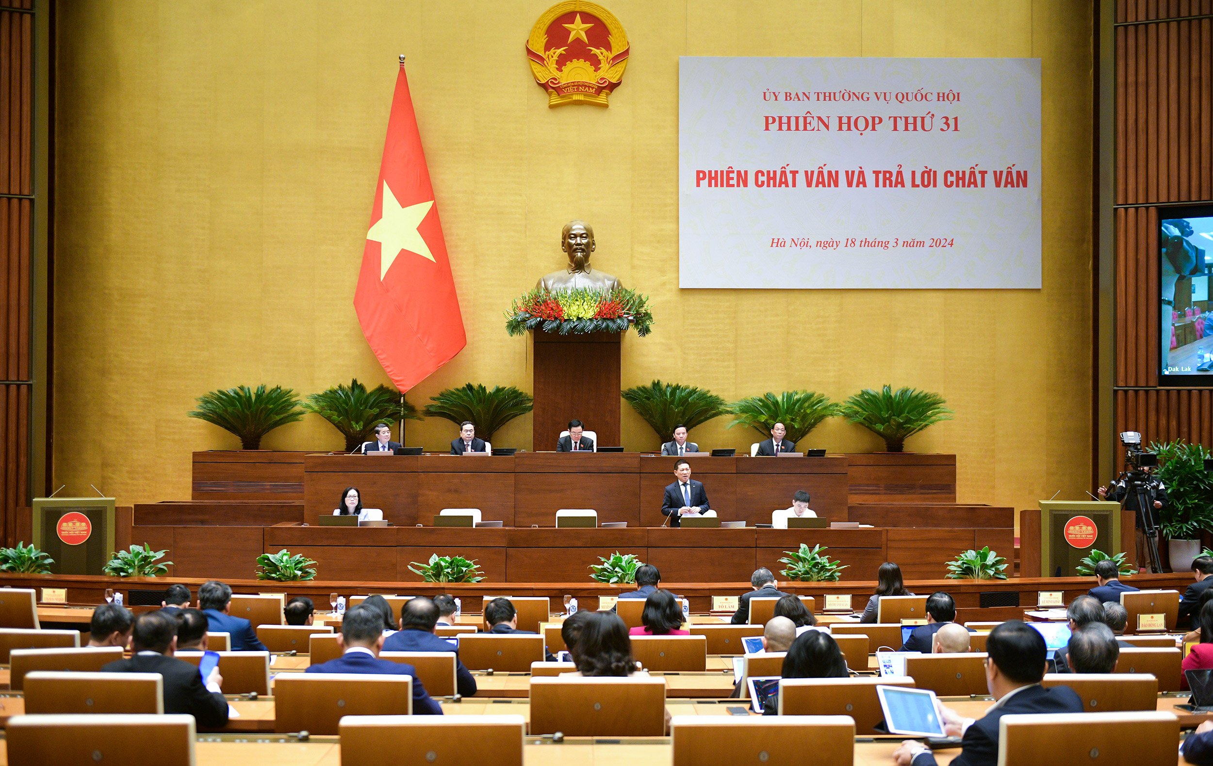 Phiên chất vấn và trả lời chất vấn nhóm vấn đề thuộc lĩnh vực tài chính