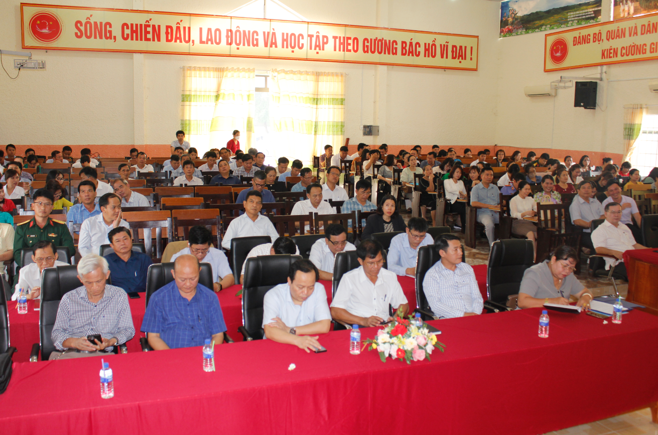 Huyện Buôn Đôn tuyên truyền về biển, đảo cho gần 250 cán bộ, đảng viên