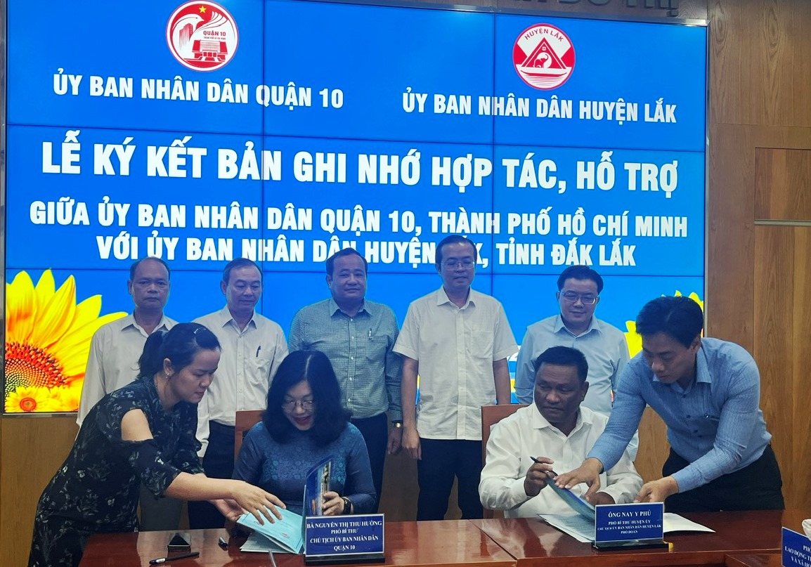 UBND Quận 10, Thành phố Hồ Chí Minh và UBND huyện Lắk, tỉnh Đắk Lắk ký kết hợp tác, hỗ trợ phát triển kinh tế - xã hội.