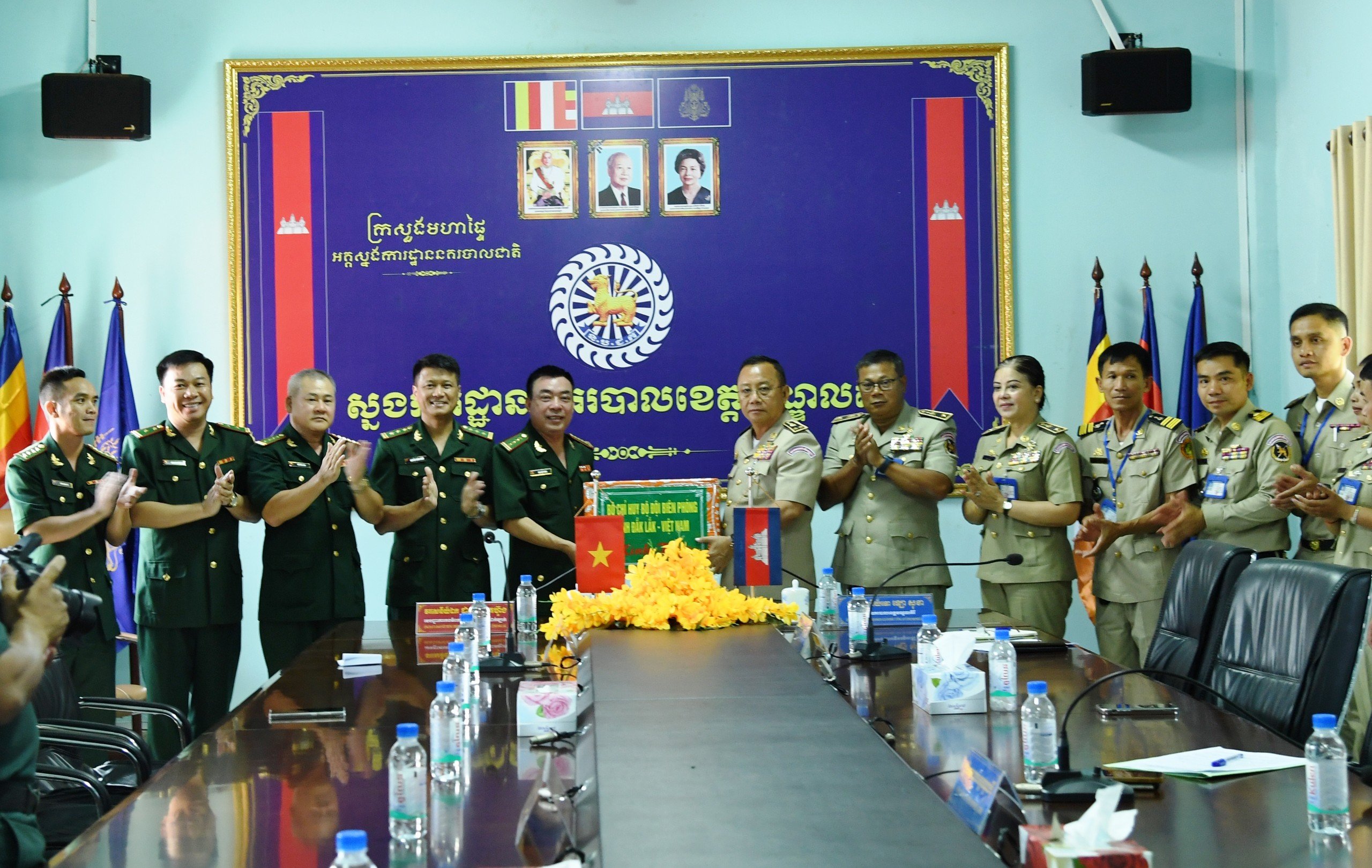 Bộ đội Biên phòng Đắk Lắk thăm và chúc Tết lực lượng vũ trang tỉnh Mondulkiri, Campuchia