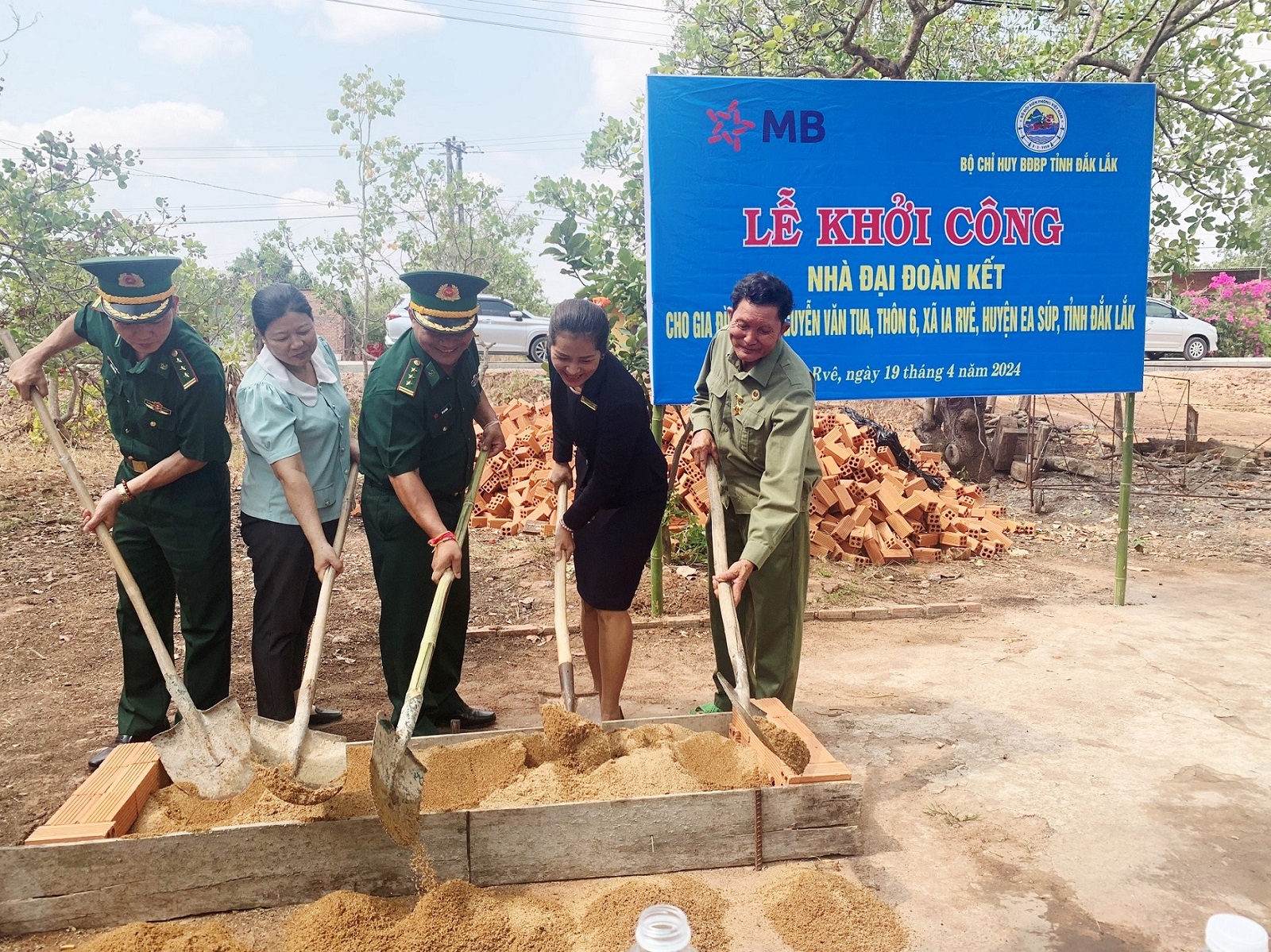 Khởi công Nhà Đại đoàn kết tại xã biên giới Ia Rvê