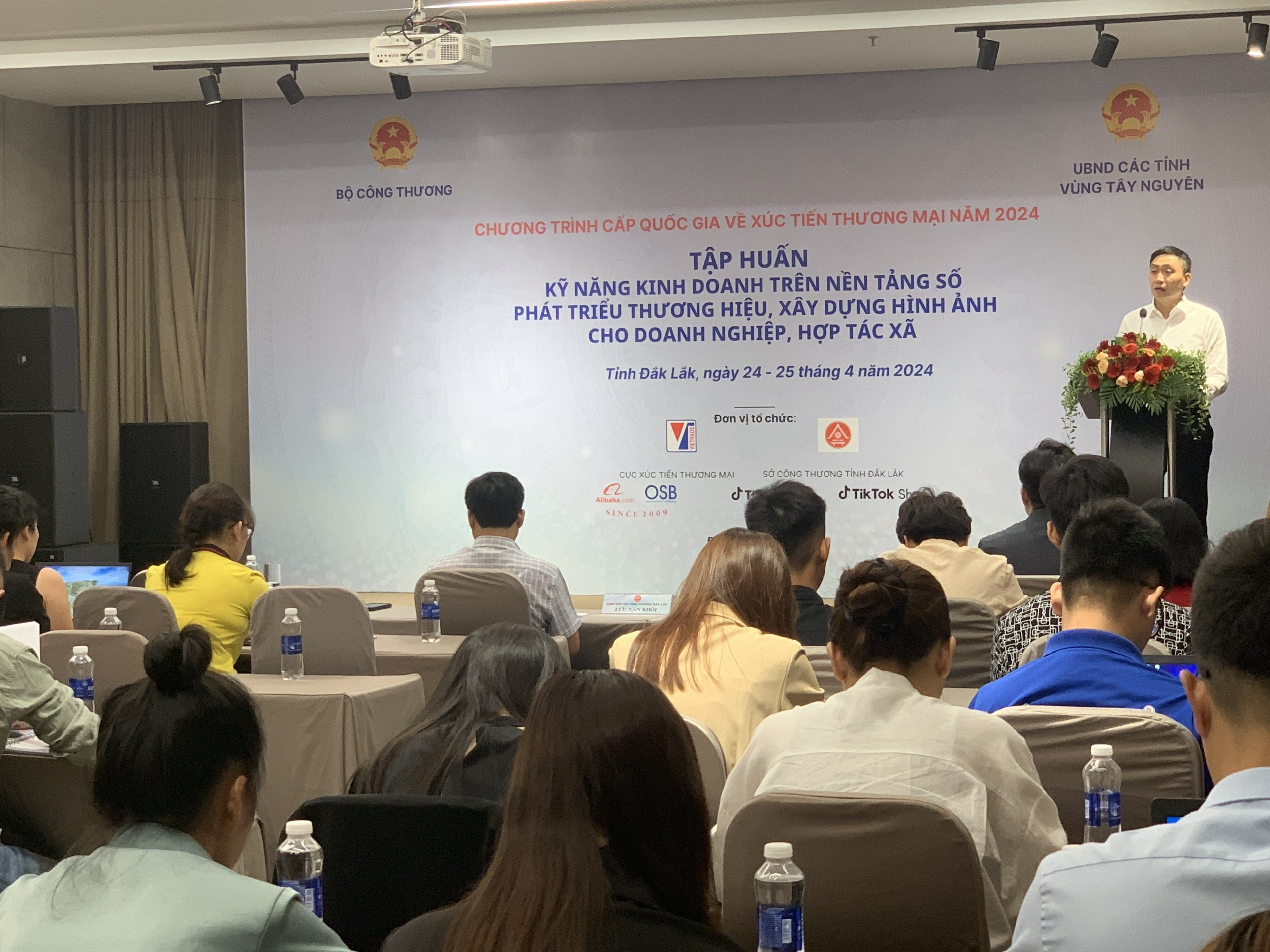 Tập huấn kỹ năng phát triển thương hiệu, xây dựng hình ảnh cho doanh nghiệp, hợp tác xã trên nền tảng số