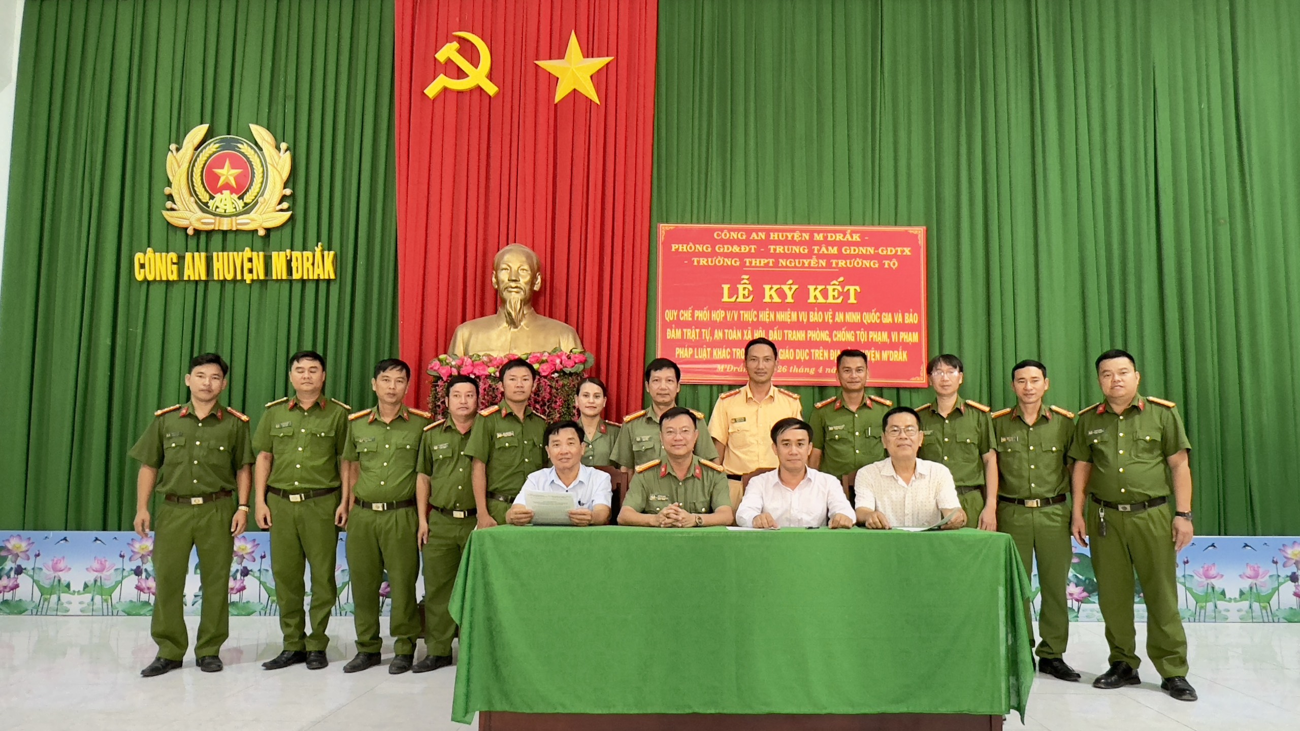 Ký kết quy chế phối hợp bảo đảm an ninh trật tự trên địa bàn huyện M’Drắk