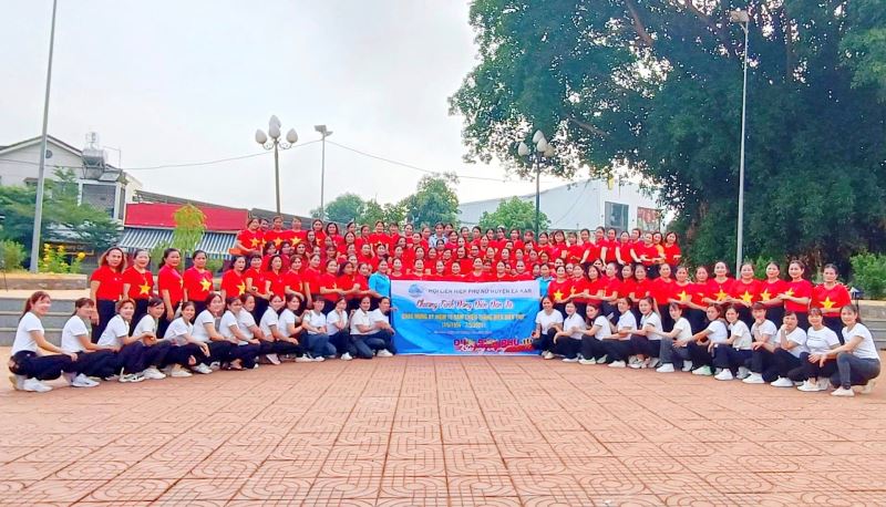 Hơn 10.000 hội viên Phụ nữ tỉnh Đắk Lắk đồng diễn chào mừng kỷ niệm 70 năm Chiến thắng lịch sử Điện Biên Phủ