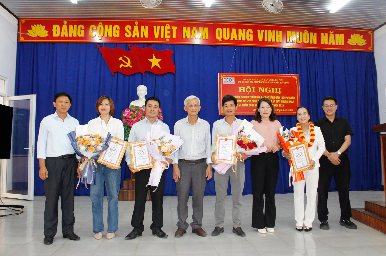 Huyện Buôn Đôn trao quyết định công nhận sản phẩm OCOP năm 2023