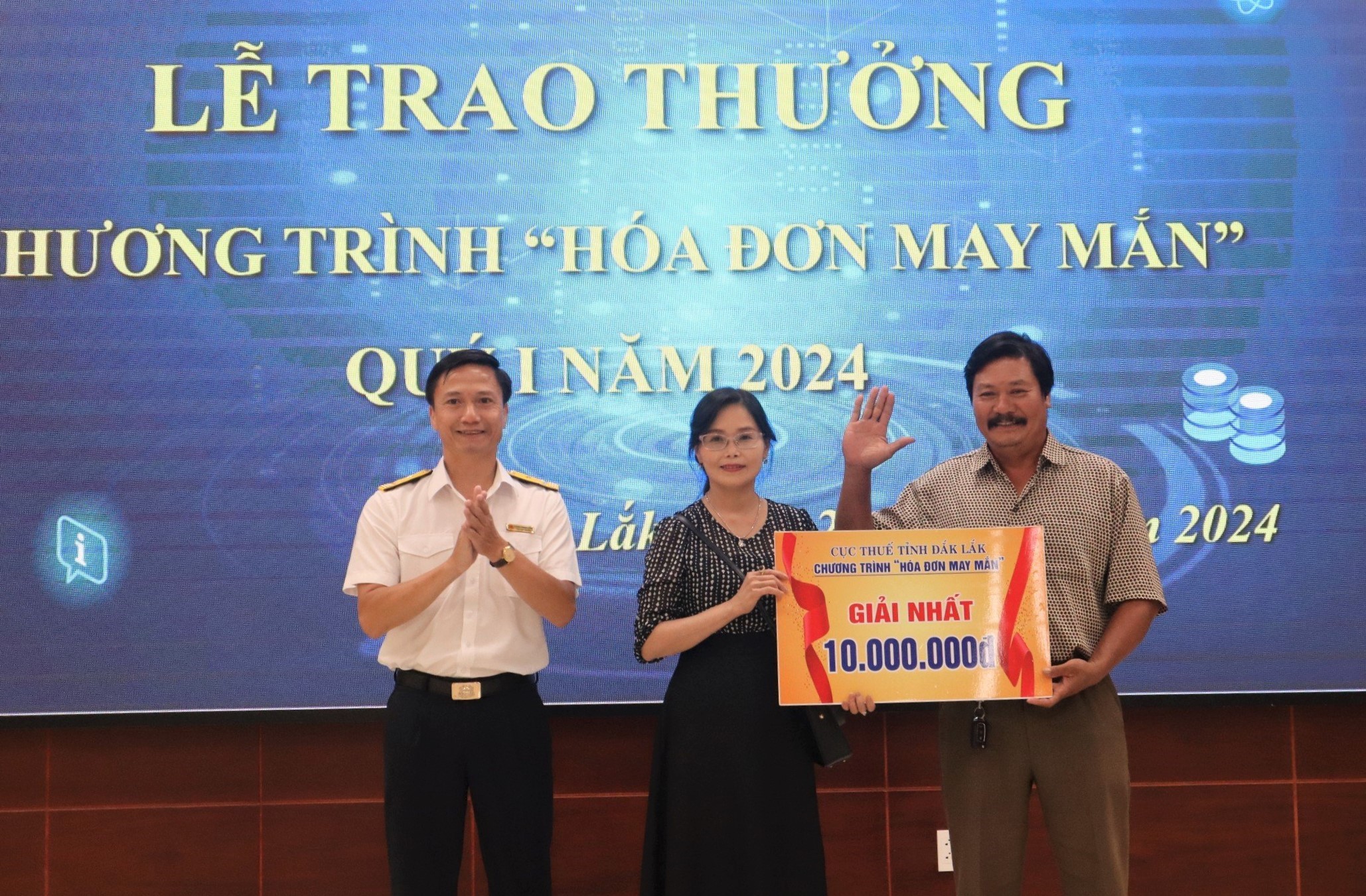 Trao thưởng Chương trình “Hóa đơn may mắn” quý I/2024