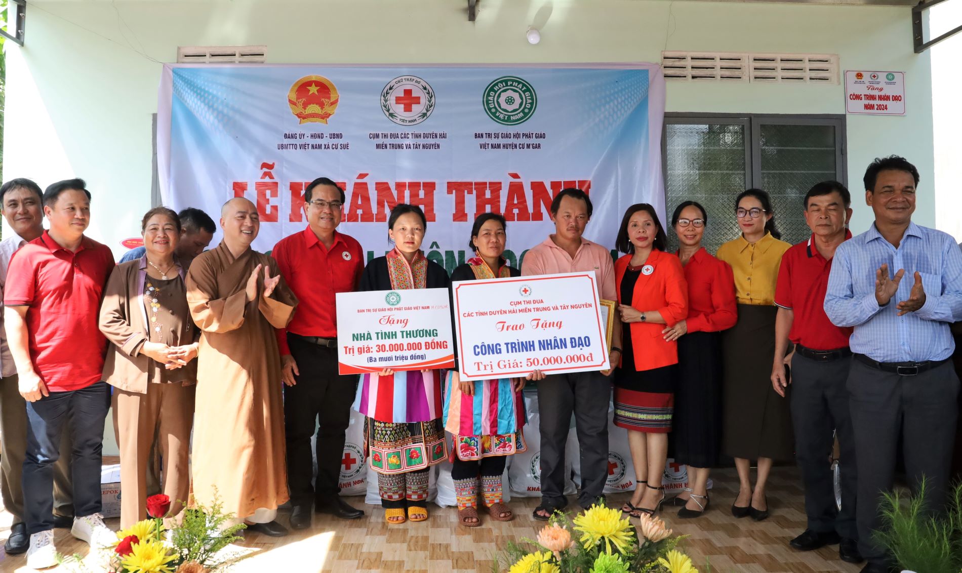 Cụm thi đua Hội Chữ thập đỏ các tỉnh Duyên hải miền Trung và Tây Nguyên bàn giao công trình nhân đạo