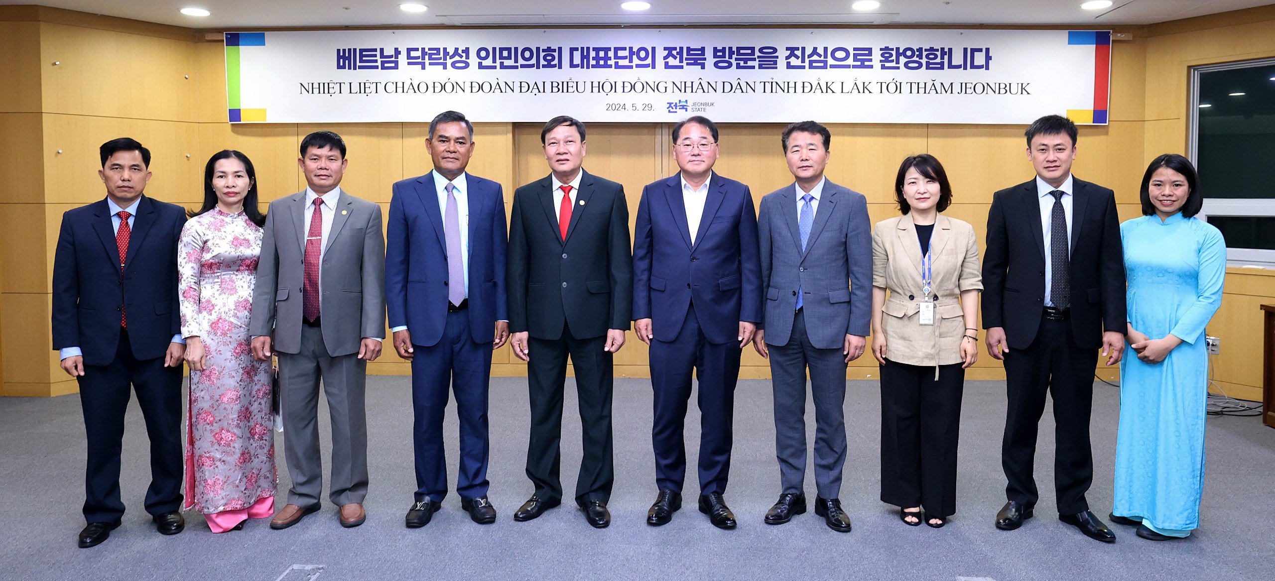 Thường trực HĐND tỉnh Đắk Lắk thăm và làm việc tại tỉnh Jeollabuk, Hàn Quốc
