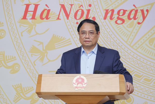 Thủ tướng: Nêu cao tinh thần trách nhiệm, "chỉ bàn làm, không bàn lùi" để đẩy mạnh chuyển đổi số, phát triển thương mại điện tử
