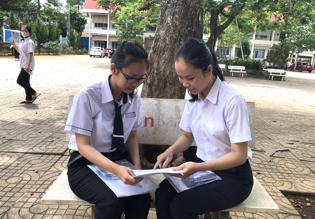 Thí sinh nhận định đề thi môn tổ hợp tốt nghiệp THPT 2024 phù hợp với khả năng của học sinh