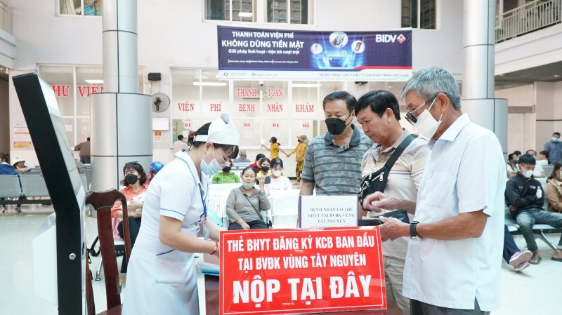 Kỷ niệm 15 năm ngày BHYT Việt Nam: Cả nước chung tay vì mục tiêu BHYT toàn dân