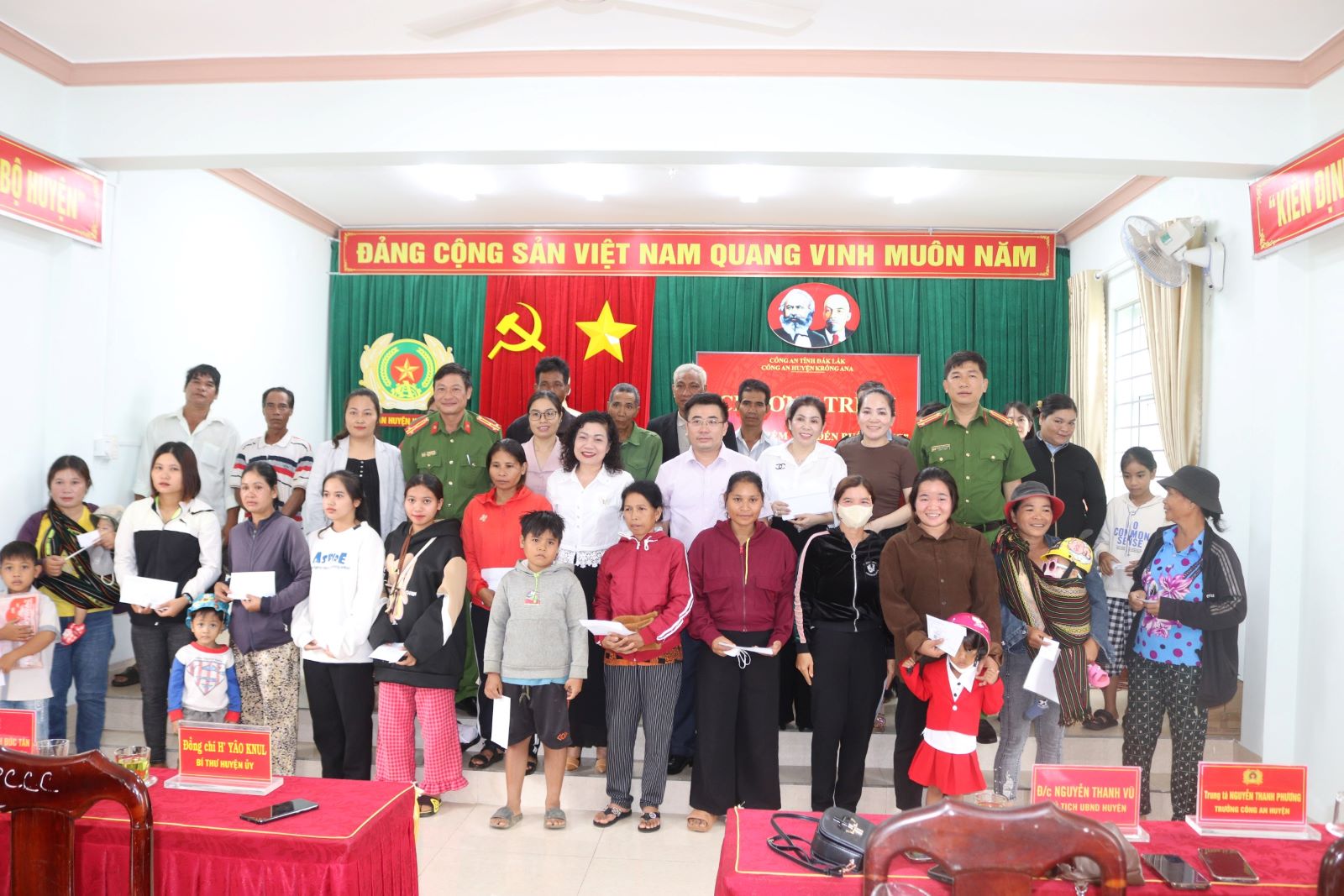 Chương trình “Đưa bảo hiểm y tế đến buôn làng”