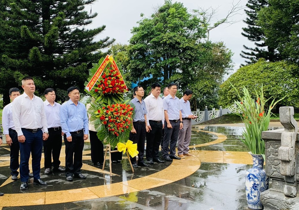 Sở Thông tin và Truyền thông viếng Đài tưởng niệm các liệt sỹ Giao bưu – Thông tin liên lạc Tây Nguyên