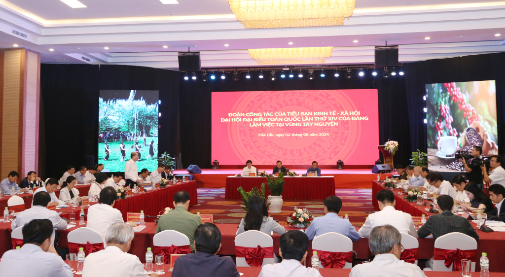 Tiểu ban Kinh tế-Xã hội Đại hội XIV của Đảng làm việc tại vùng Tây Nguyên