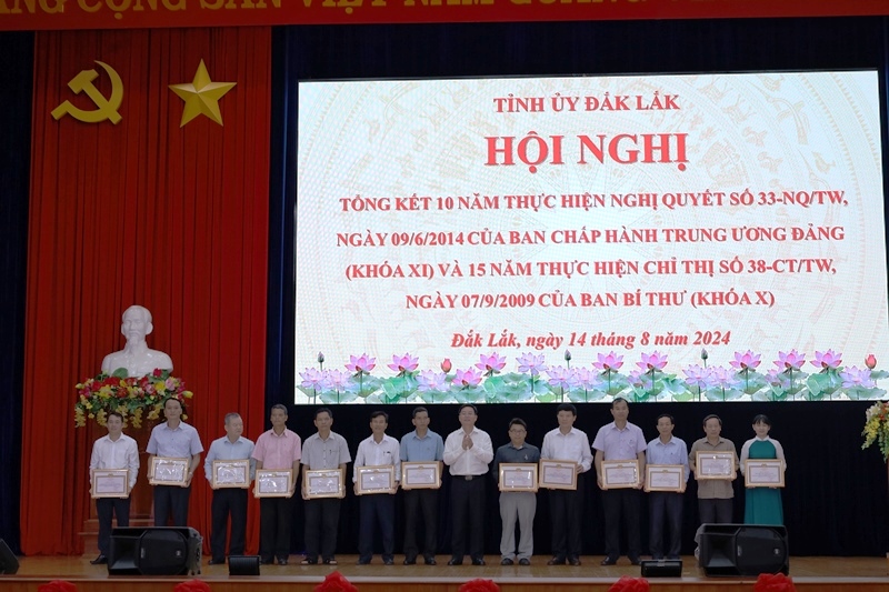 Tỉnh ủy Đắk Lắk tổng kết 10 năm thực hiện Nghị quyết 33-NQ/TW và 15 năm thực hiện Chỉ thị số 38-CT/TW