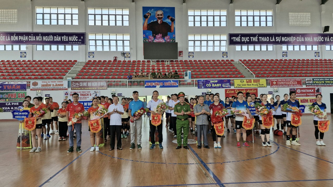 Trên 140 vận động viên tham gia Giải bóng chuyền nam, nữ Cụm thi đua số V, Công an tỉnh Đắk Lắk