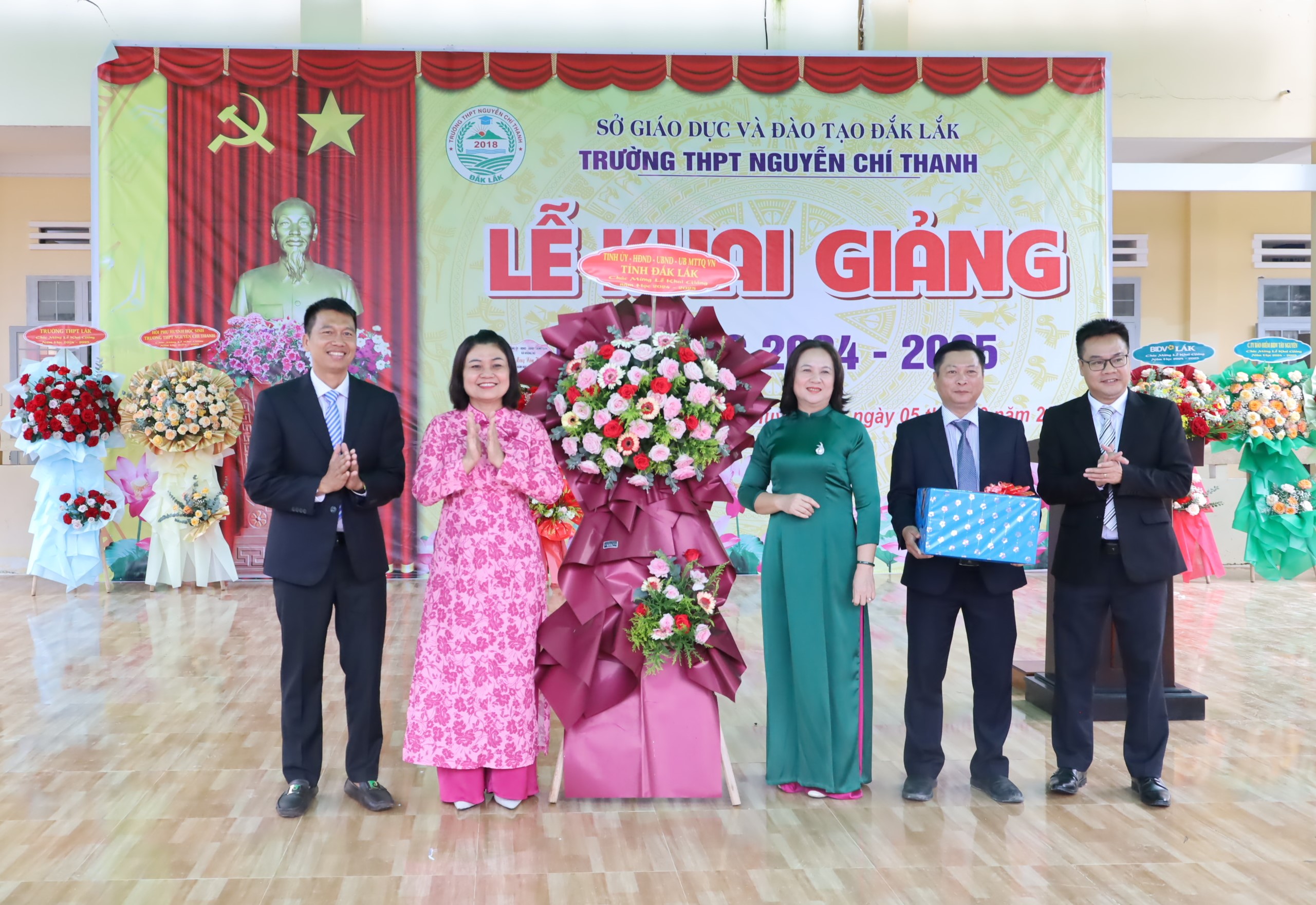 Phó Chủ tịch UBND tỉnh H’Yim Kđoh dự Lễ khai giảng tại Trường THPT Nguyễn Chí Thanh, huyện Lắk