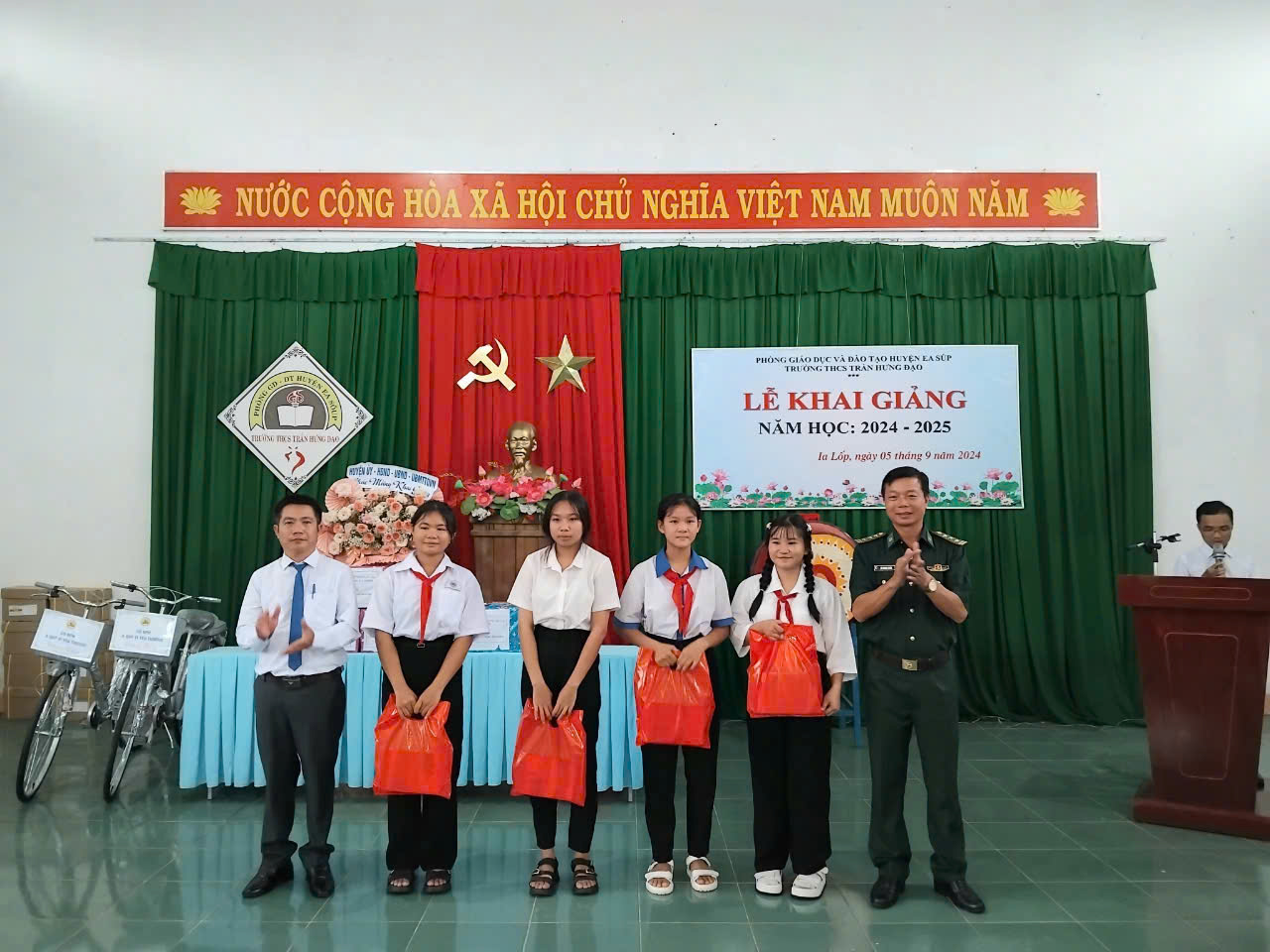 Bộ đội Biên phòng tỉnh Đắk Lắk tiếp tục hỗ trợ 370 em học sinh có hoàn cảnh khó khăn