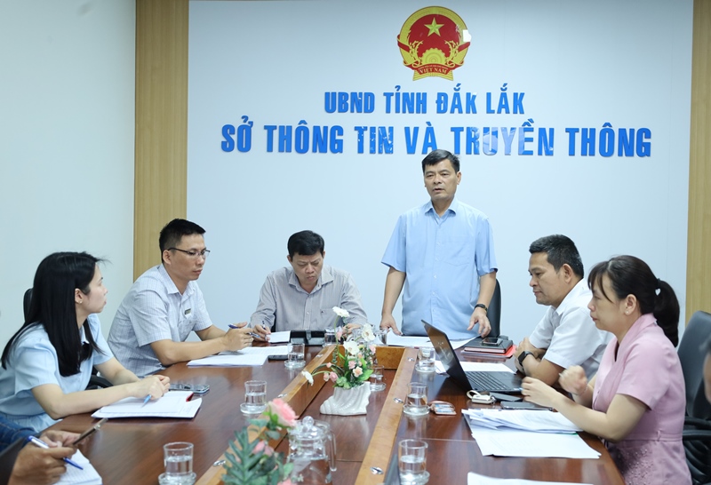 Sở Thông tin và Truyền thông cần tăng cường hướng dẫn người dân nộp hồ sơ trực tuyến và thanh toán trực tuyến