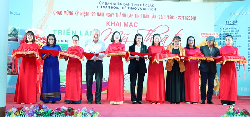 Khai mạc Triển lãm Mỹ thuật chào mừng 120 năm Ngày thành lập tỉnh Đắk Lắk