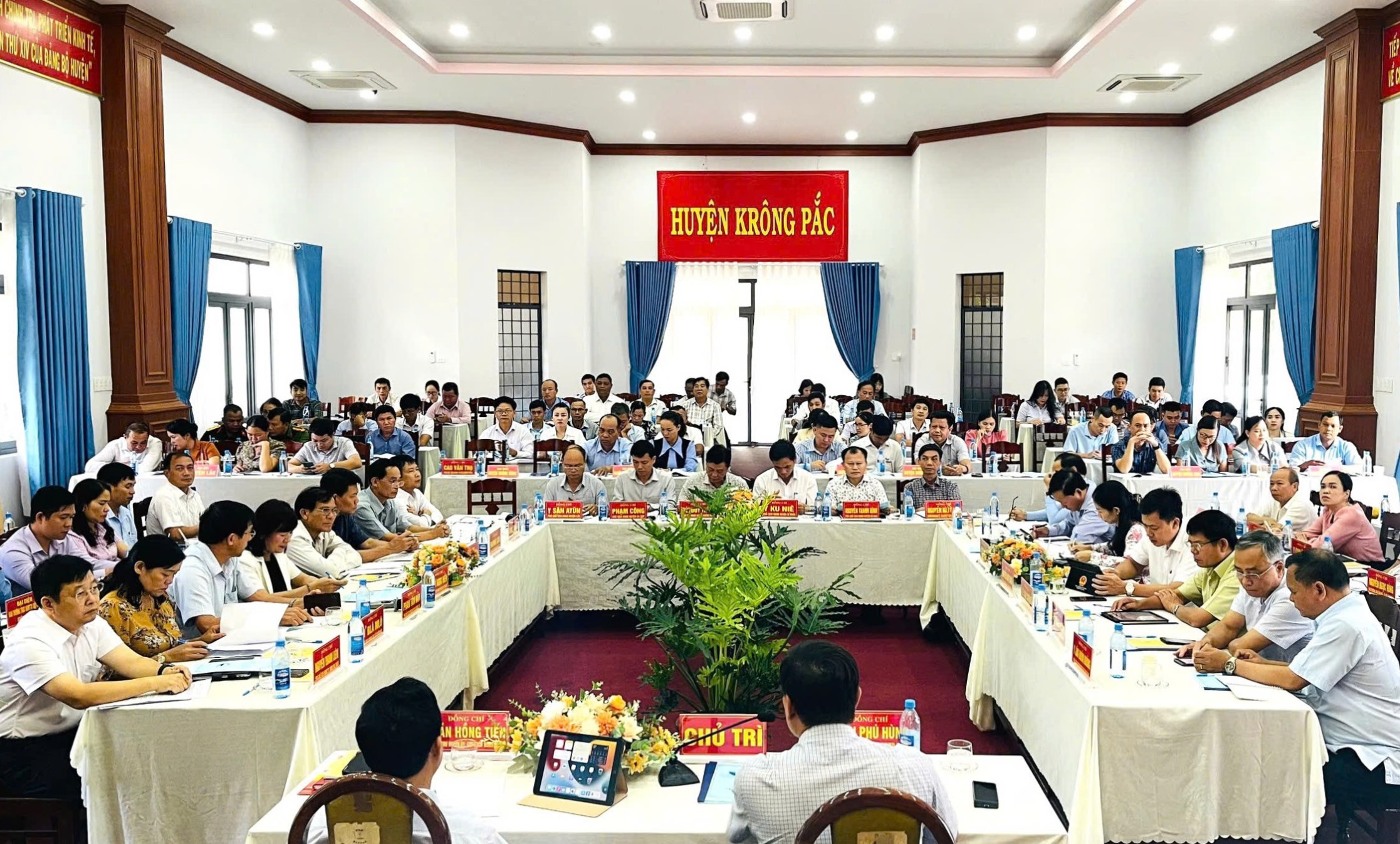 Thường trực HĐND tỉnh Đắk Lắk giao ban với Thường trực HĐND các huyện, thị xã, thành phố