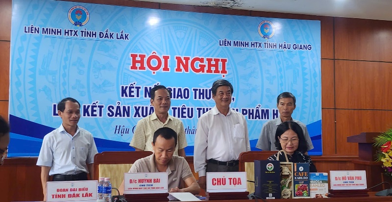 Liên minh Hợp tác xã tỉnh Hậu Giang và Đắk Lắk ký kết thỏa thuận hợp tác phát triển kinh tế tập thể, hợp tác xã