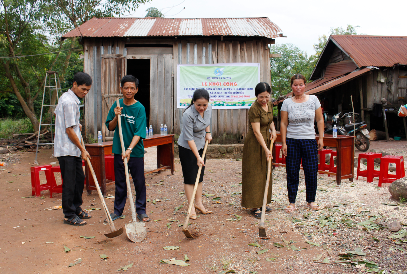 Khởi công xây dựng nhà Đại đoàn kết cho hội viên phụ nữ nghèo