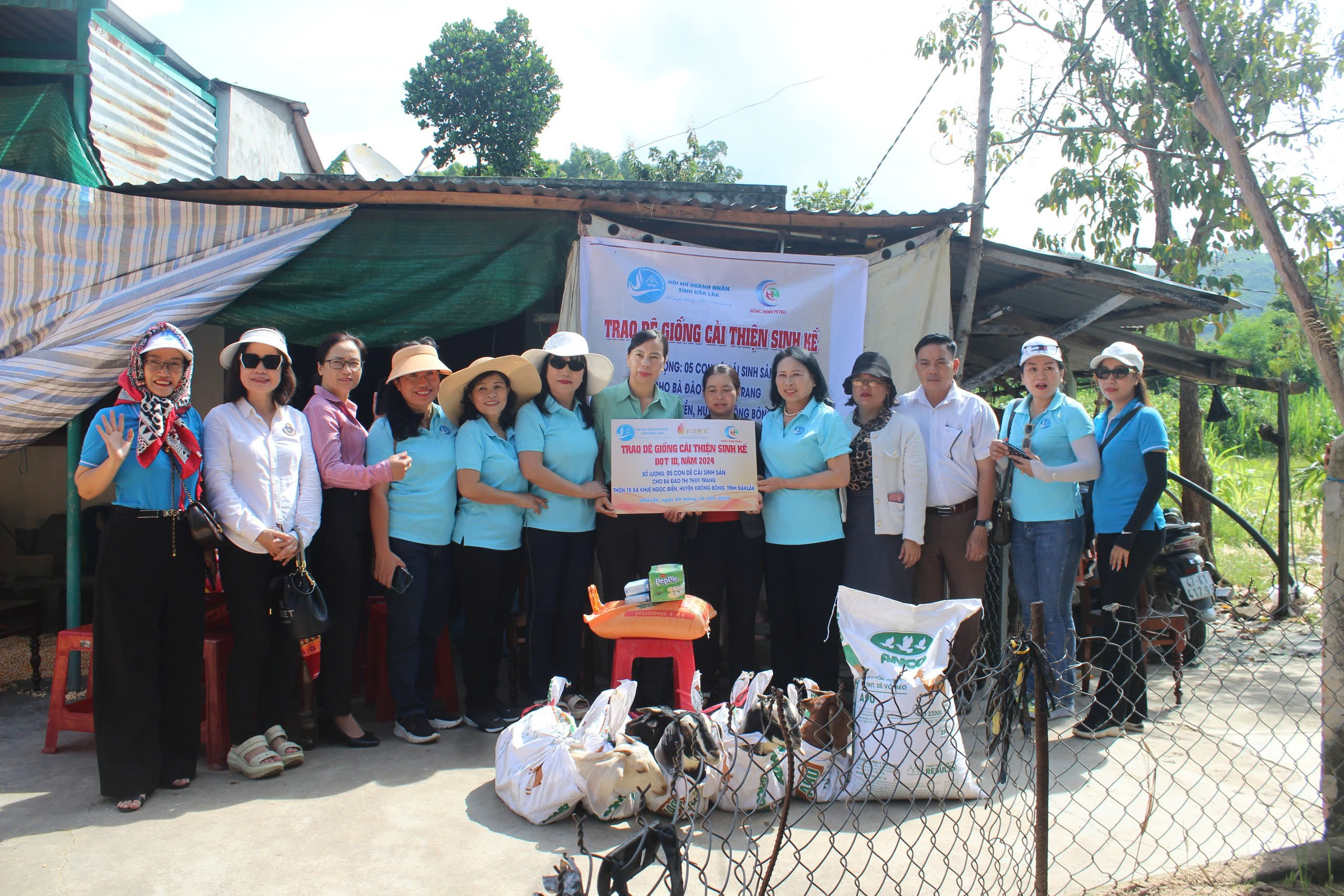 Trao 120 con dê cải thiện sinh kế cho phụ nữ dân tộc thiểu số nhân ngày thành lập tỉnh Đắk Lắk