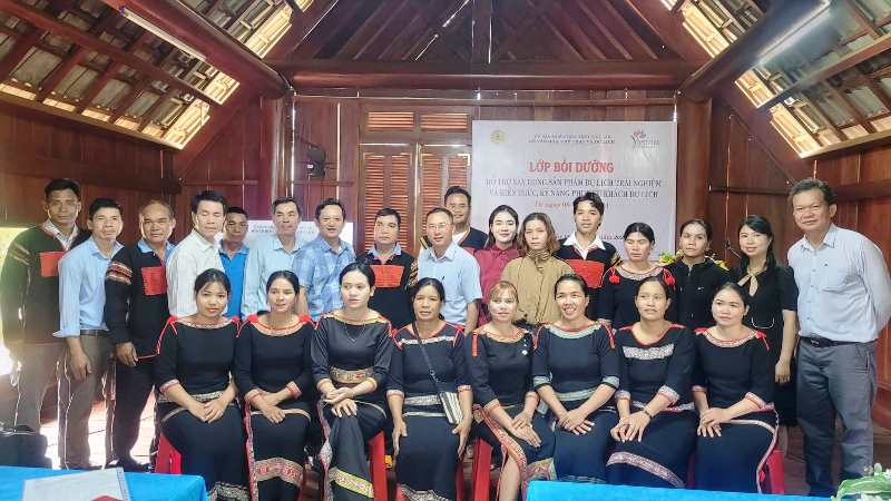 Khai giảng lớp bồi dưỡng kỹ năng xây dựng sản phẩm du lịch và kỹ năng đón tiếp, phục vụ khách du lịch tại thị xã Buôn Hồ