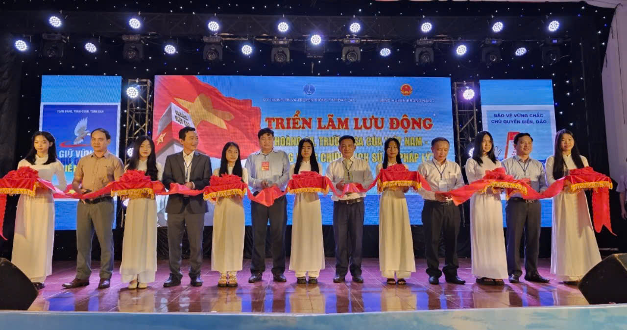 Khai mạc Triển lãm lưu động “Hoàng Sa, Trường Sa của Việt Nam - Những bằng chứng lịch sử và pháp lý” tại huyện Krông Năng