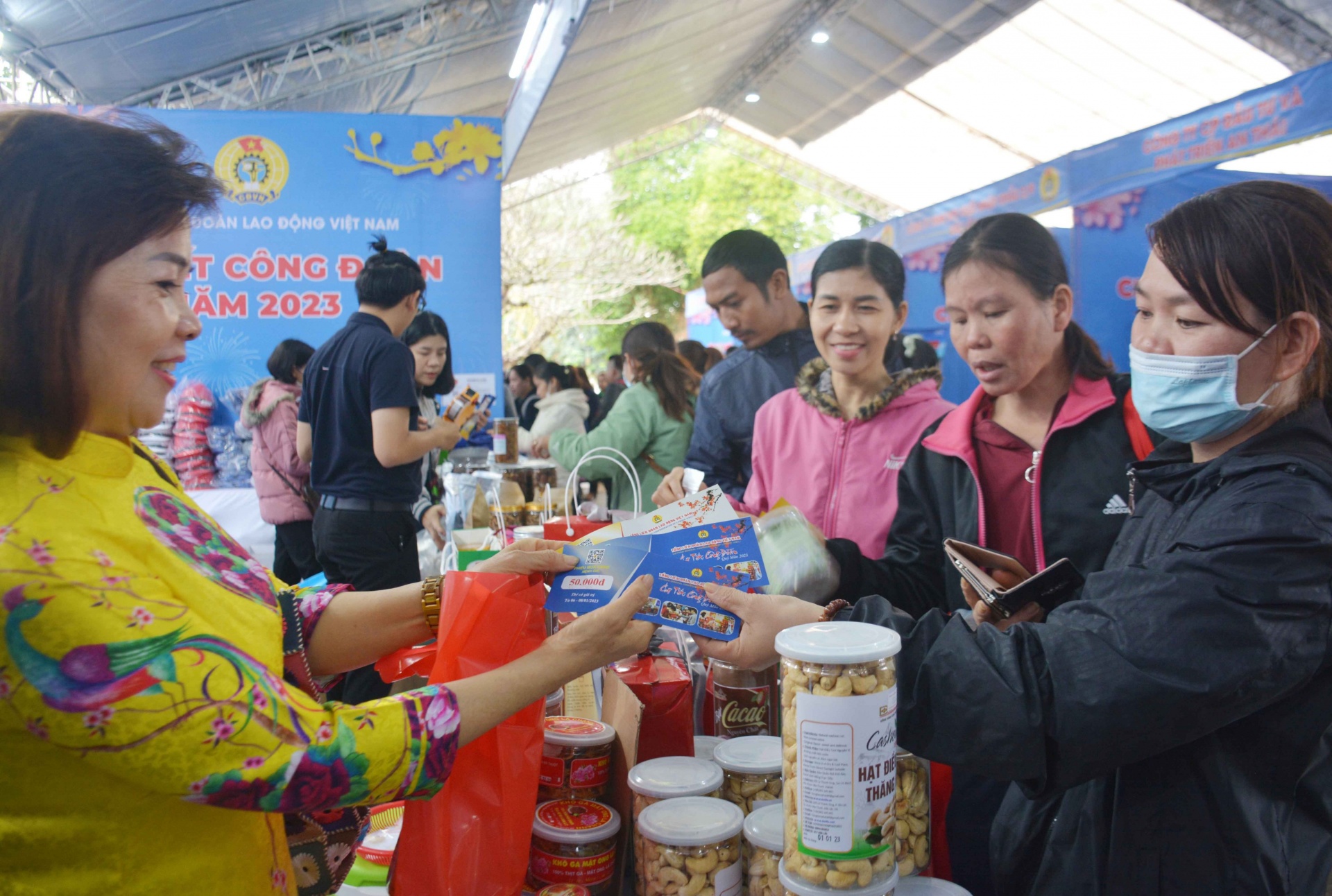 2.060 đoàn viên, người lao động Đắk Lắk được hỗ trợ mua hàng “Chợ Tết Công đoàn năm 2025”