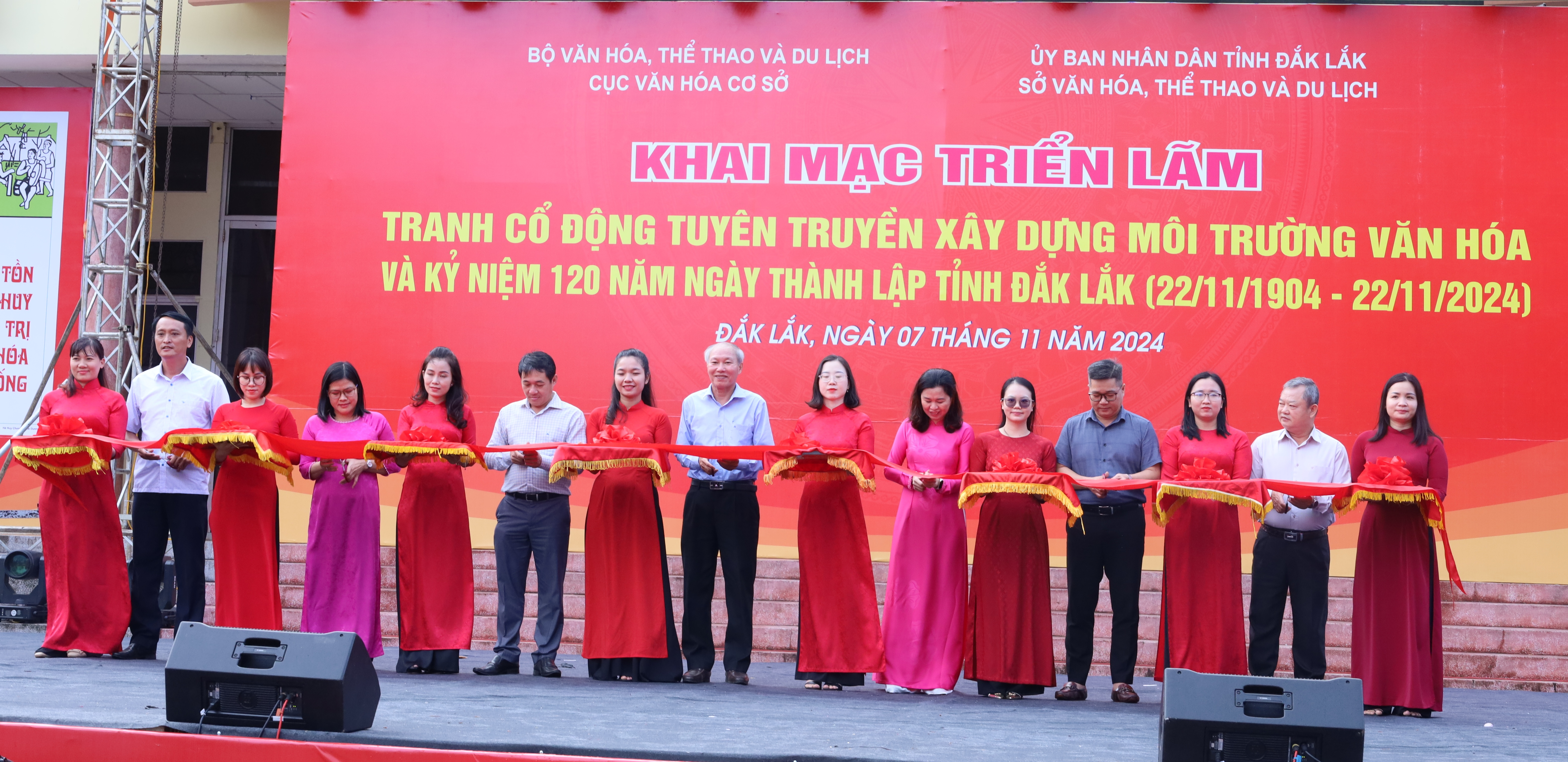 Triển lãm tranh cổ động chào mừng kỷ niệm 120 năm Ngày thành lập tỉnh Đắk Lắk