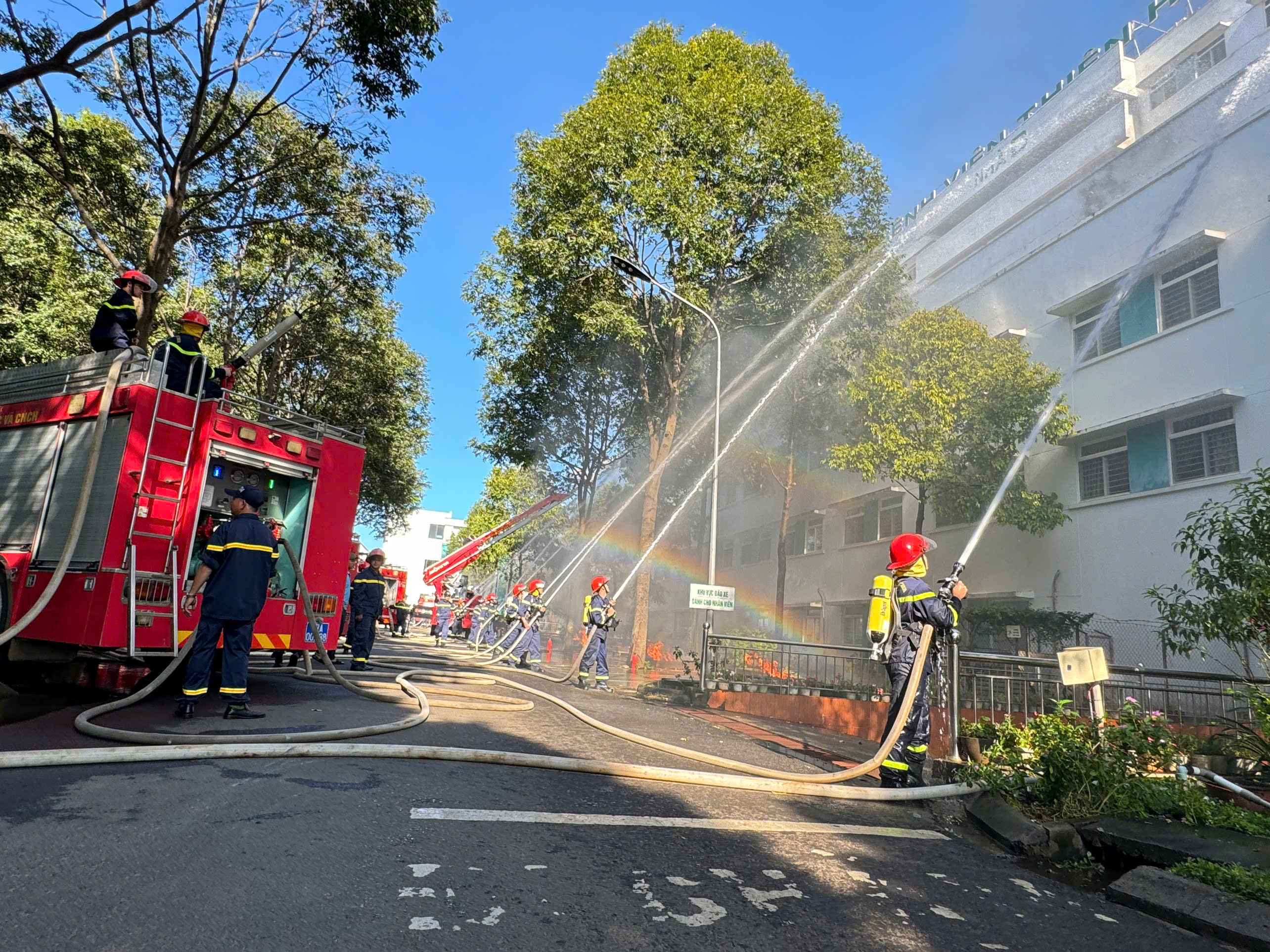 Thực tập phương án chữa cháy và cứu nạn, cứu hộ tại Bệnh viện Đa khoa Thiện Hạnh