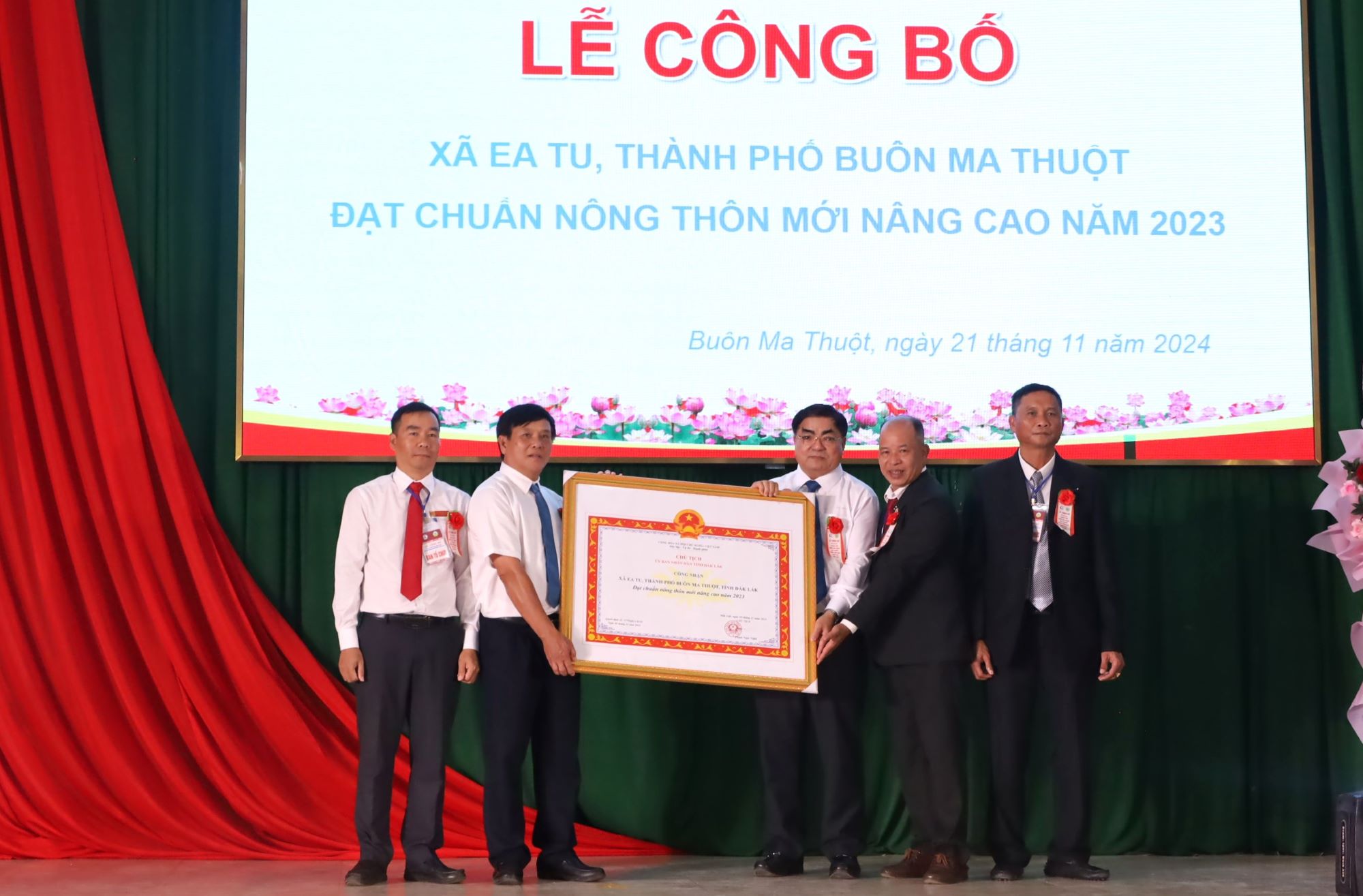 Công bố xã Ea Tu, TP. Buôn Ma Thuột đạt chuẩn nông thôn mới nâng cao