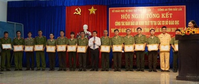 Hội nghị tổng kết công tác đảm bảo an ninh trật tự tại các cơ sở giáo dục và ký kết Quy chế phối hợp, giai đoạn 2016 - 2020.