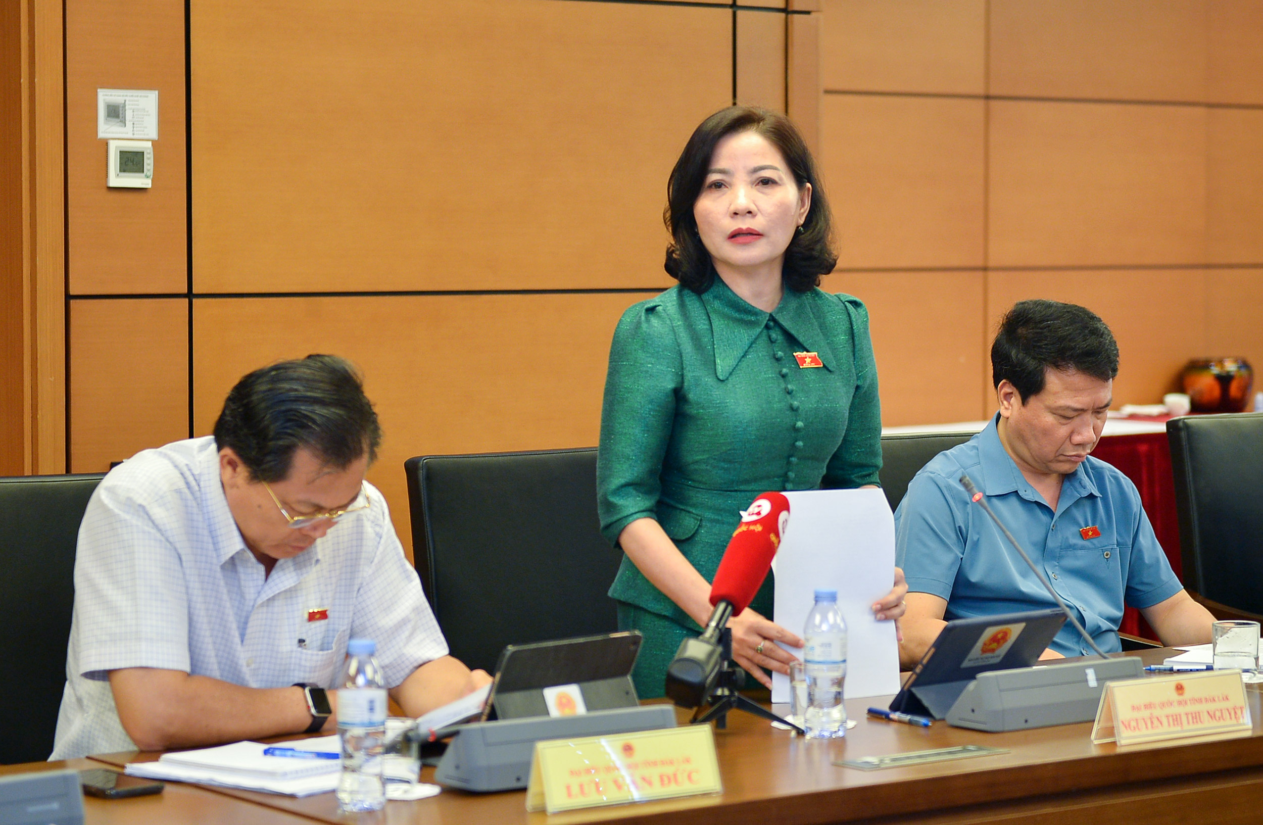 Phê chuẩn kết quả bầu bà Nguyễn Thị Thu Nguyệt giữ chức vụ Phó trưởng Đoàn đại biểu Quốc hội chuyên trách khóa XV tỉnh Đắk Lắk.