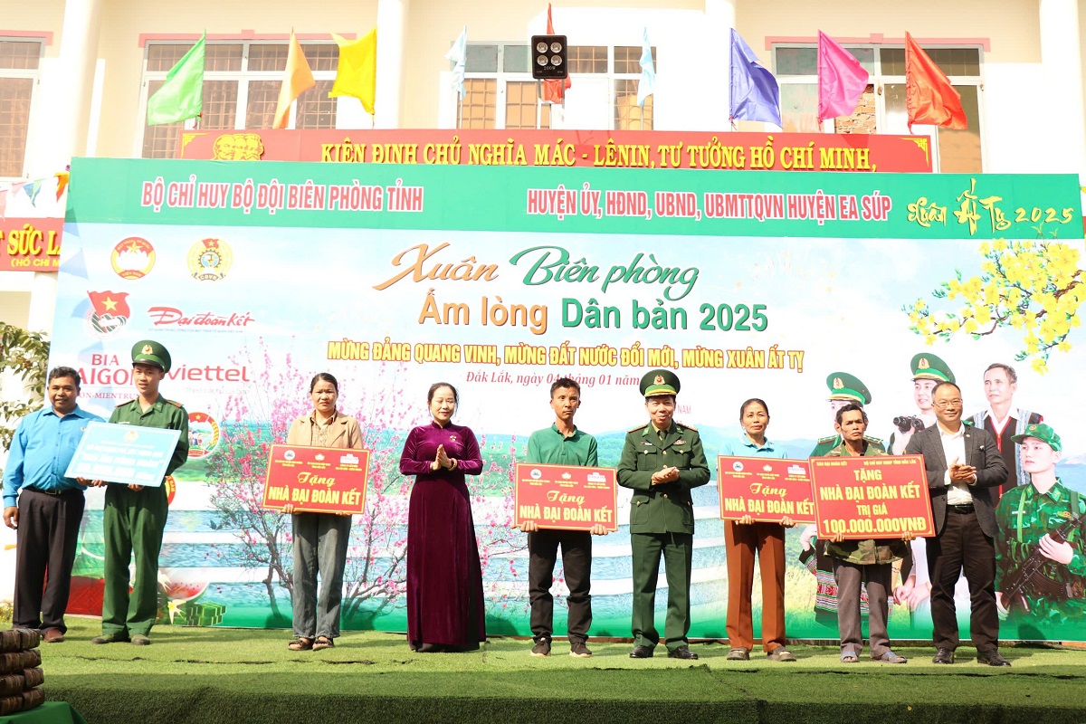 Nhiều hoạt động ý nghĩa trong chương trình “Xuân Biên phòng ấm lòng dân bản”