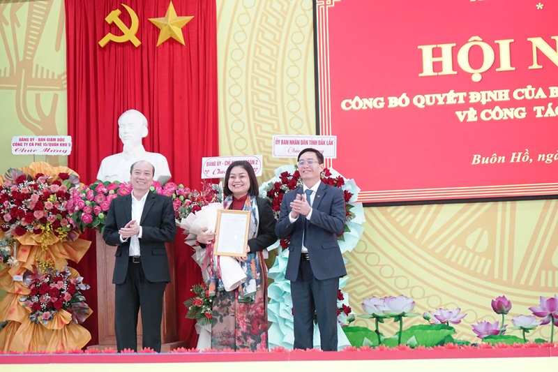 Đồng chí H'Yim Kđoh được phân công, điều động và chỉ định giữ chức vụ Bí thư Thị ủy Buôn Hồ