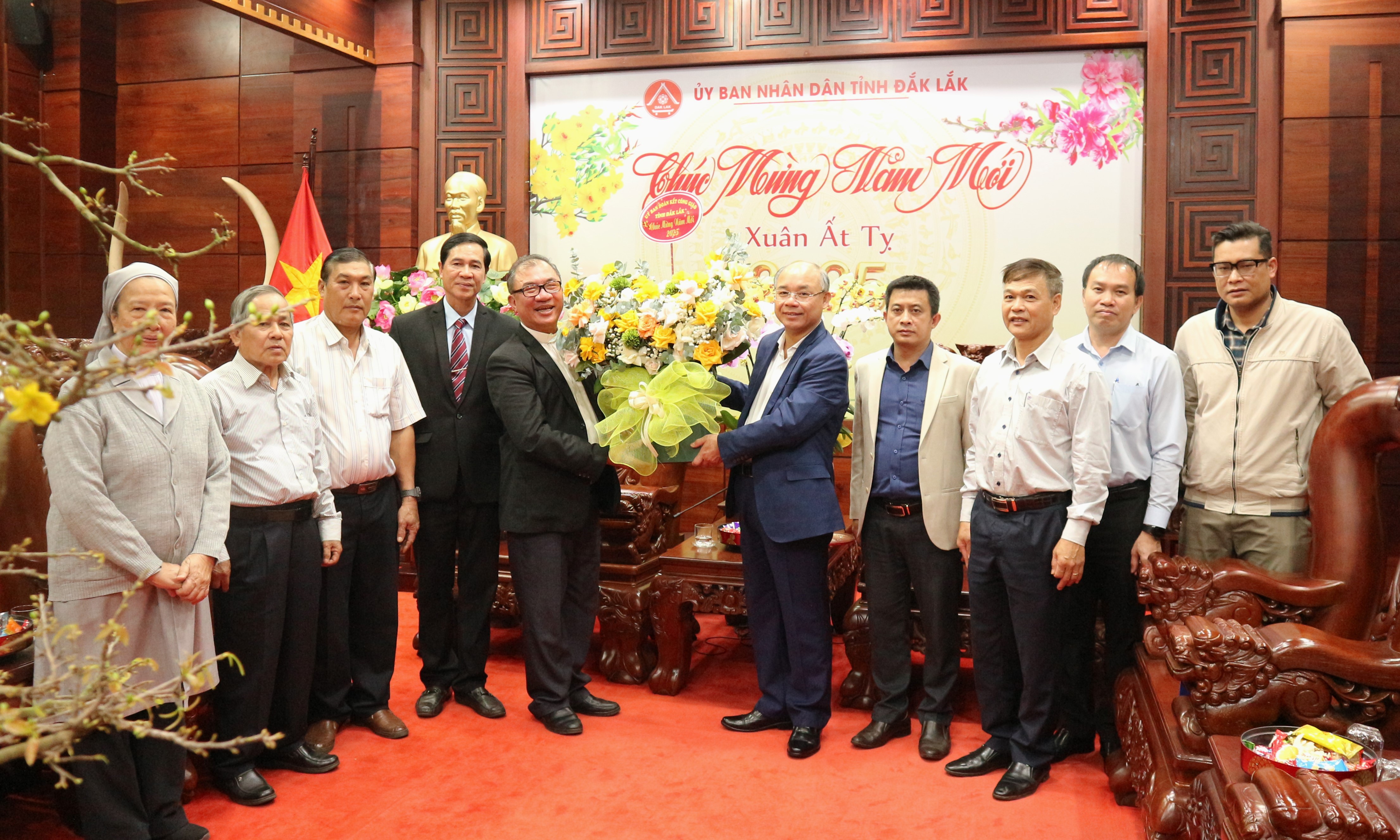 Ủy ban đoàn kết Công giáo tỉnh chúc tết lãnh đạo UBND tỉnh Đắk Lắk