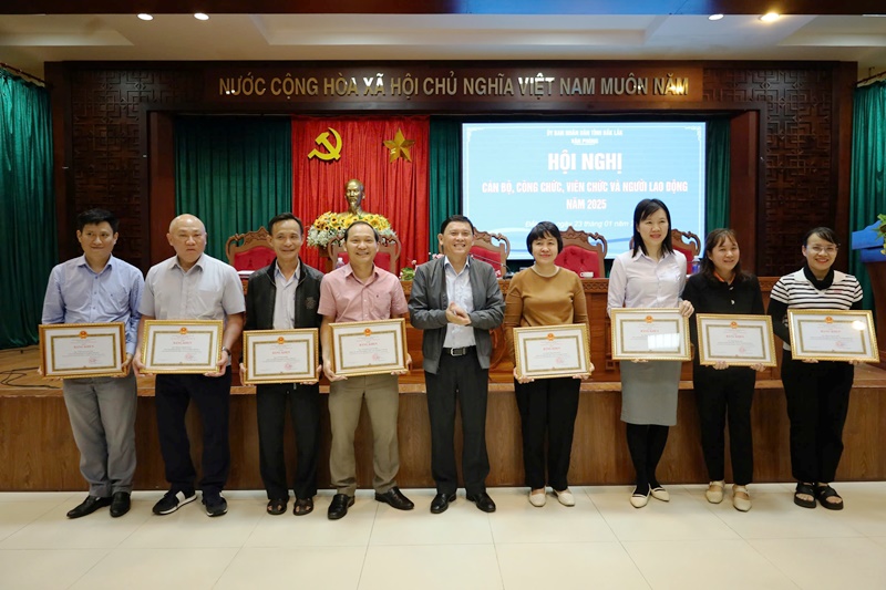 Khẩn trương kiện toàn bộ máy Văn phòng UBND tỉnh đảm bảo tinh gọn, hiệu lực, hiệu quả