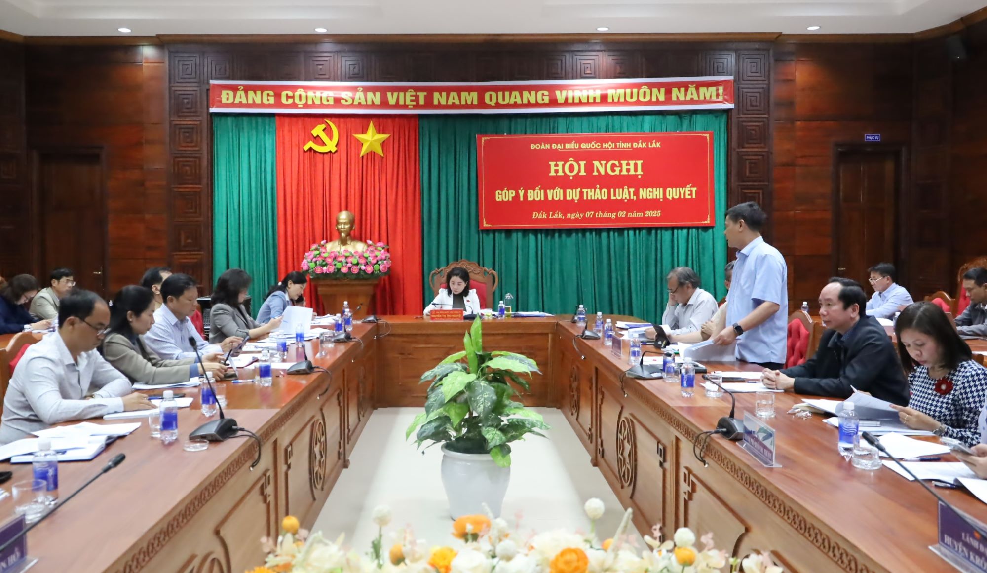 Đoàn đại biểu Quốc hội tỉnh Đắk Lắk lấy ý kiến góp ý dự thảo Luật, Nghị quyết