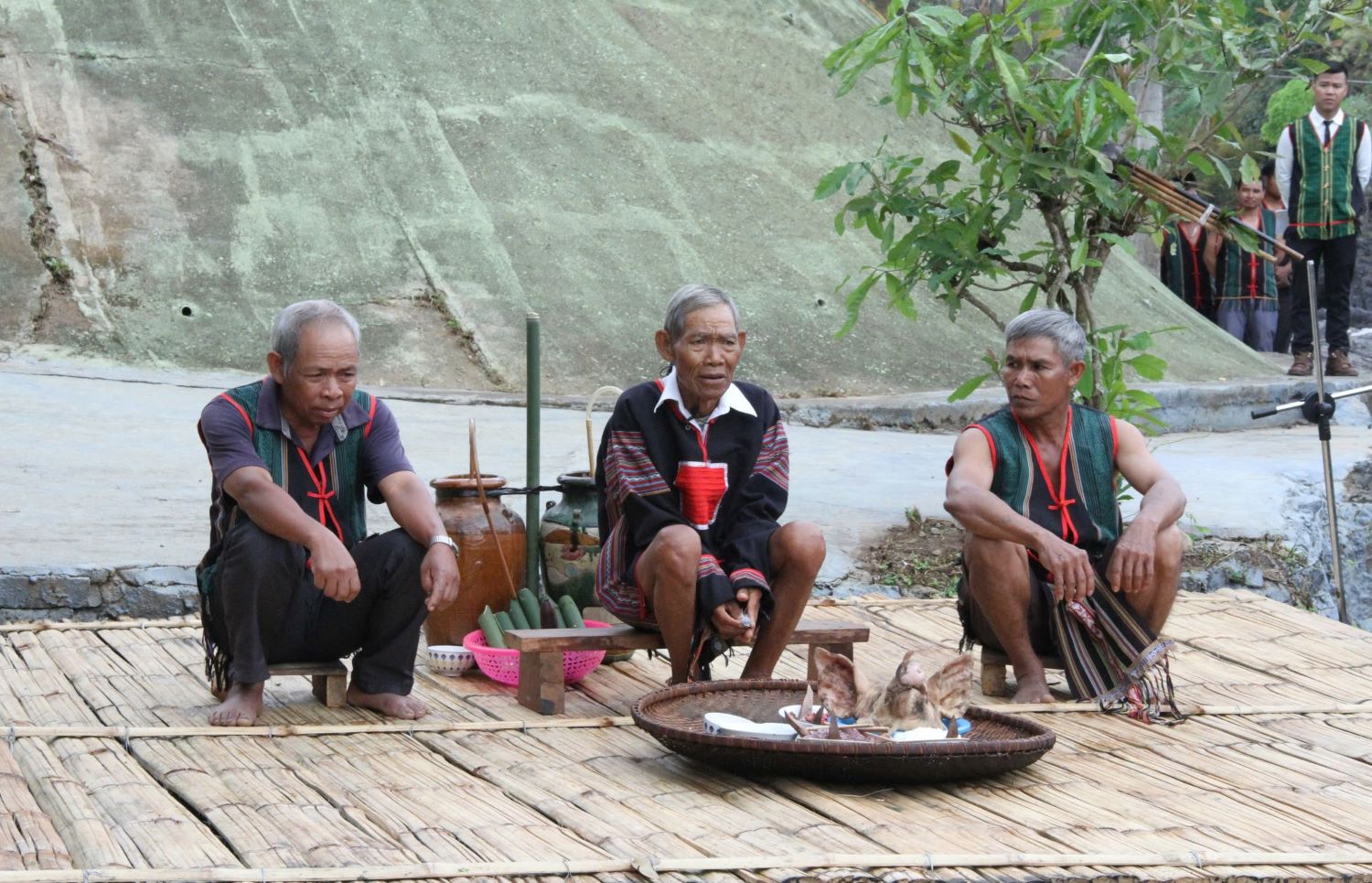 Lễ cúng bến nước của người M’nông Gar