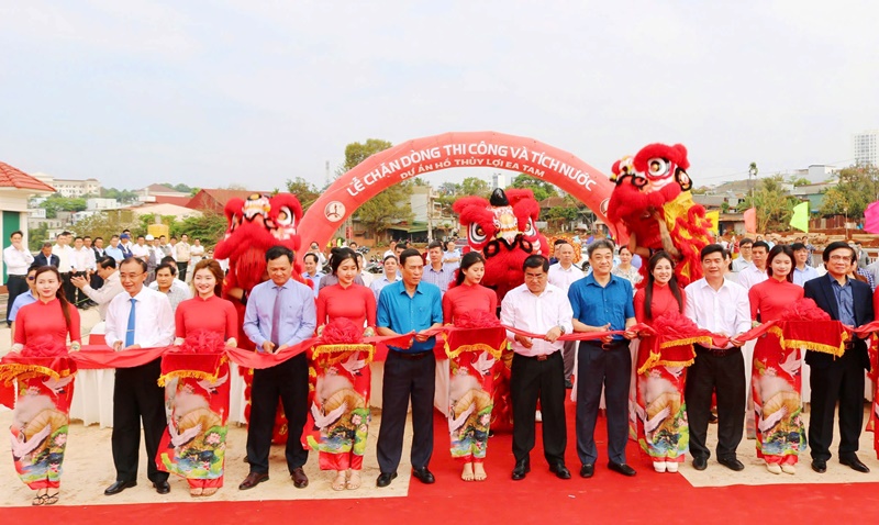 Lễ chặn dòng thi công và tích nước Hồ thủy lợi Ea Tam, thành phố Buôn Ma Thuột